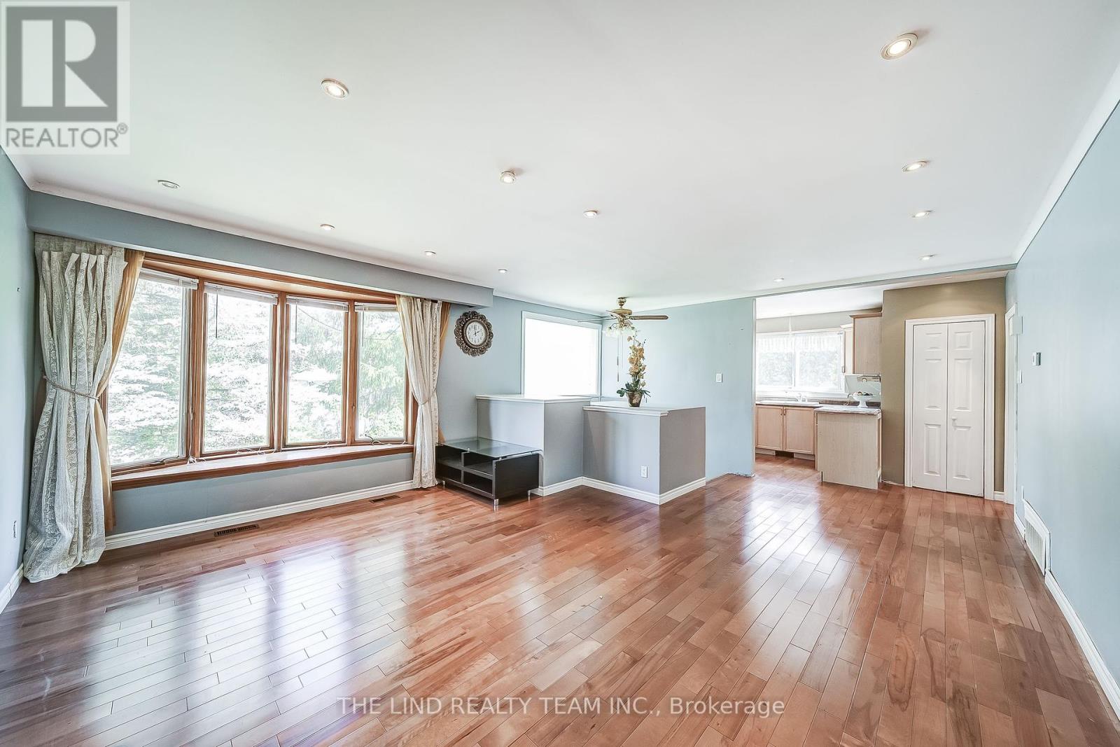 20 Haida Drive, Aurora, Ontario  L4G 3C7 - Photo 7 - N12436693