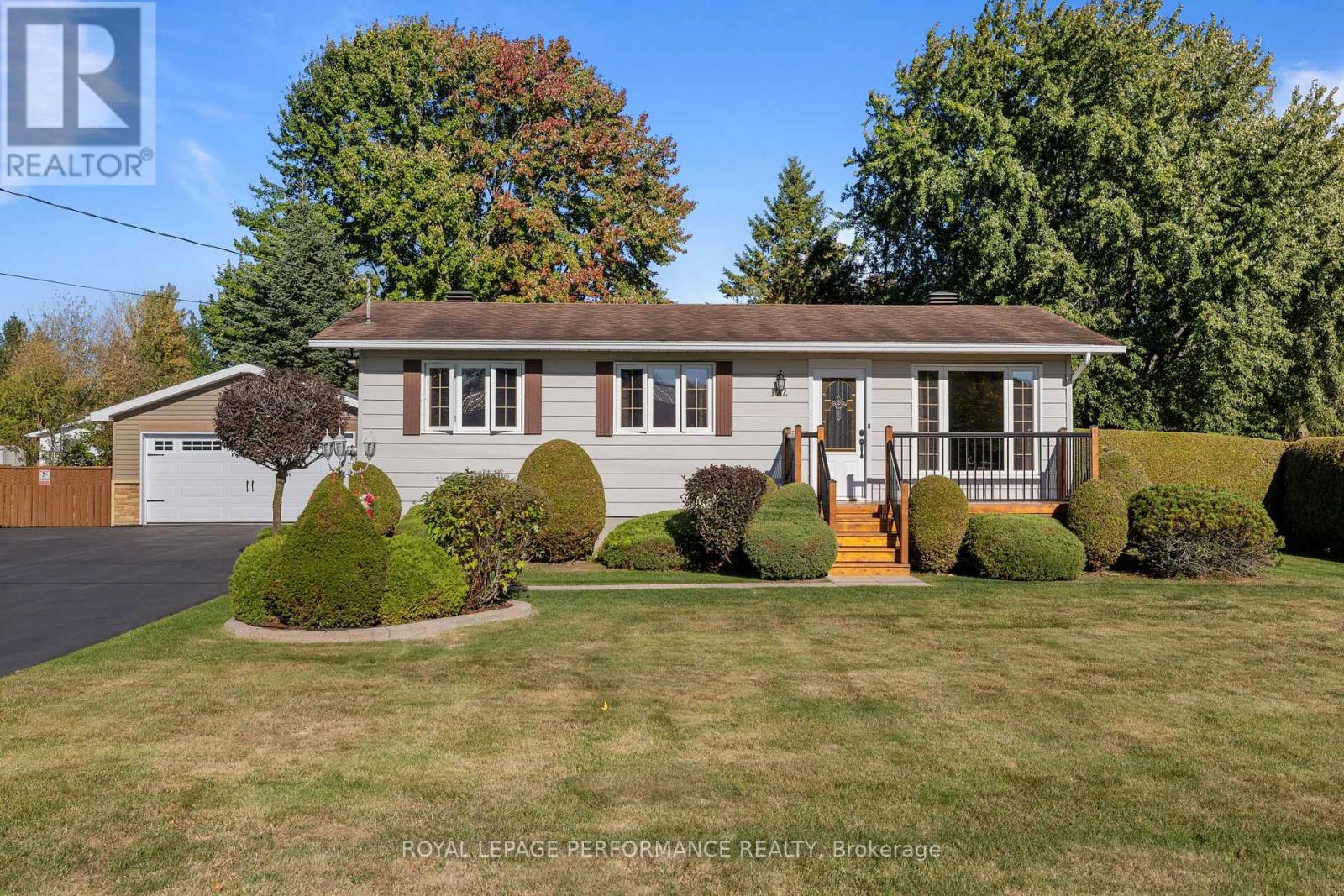 122 MAPLE GROVE STREET, Russell, Ontario