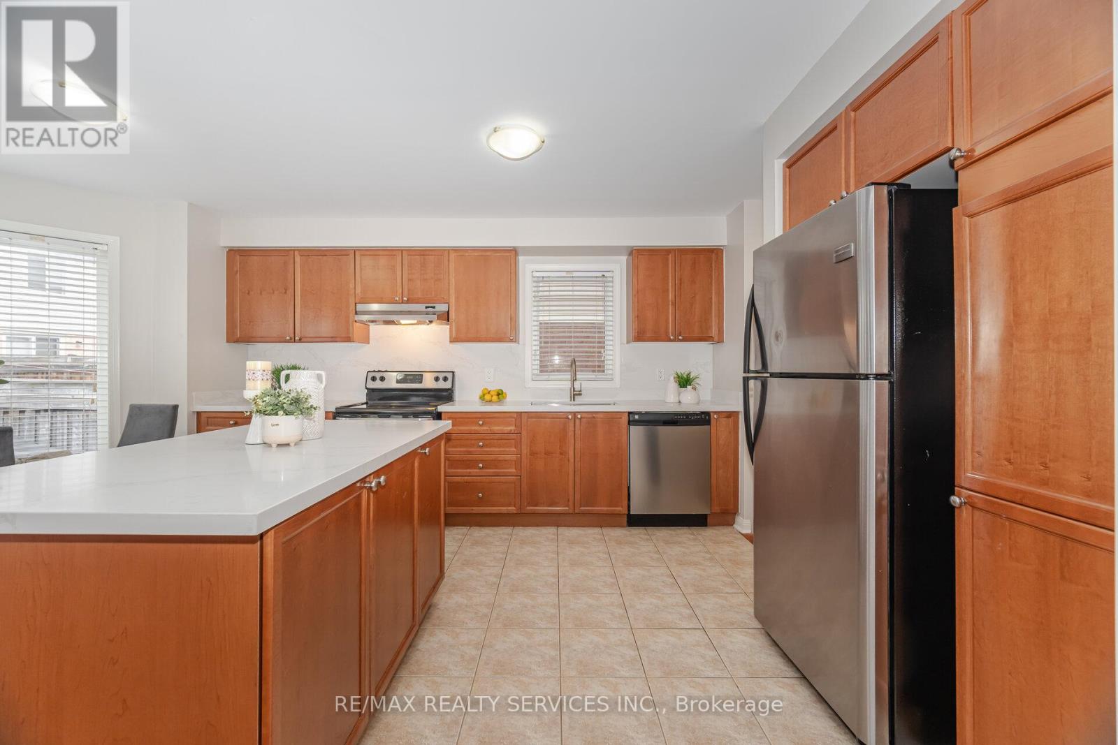 31 Georgian Road, Brampton, Ontario  L6X 0L8 - Photo 17 - W12436604