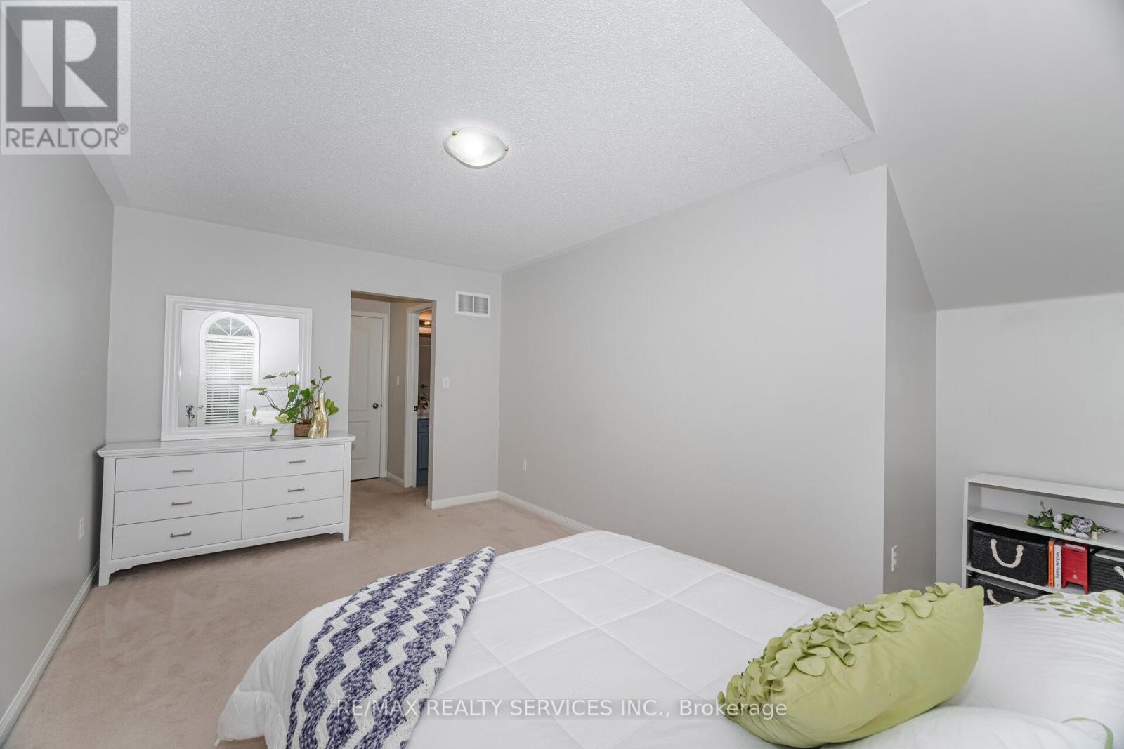31 Georgian Road, Brampton, Ontario  L6X 0L8 - Photo 32 - W12436604