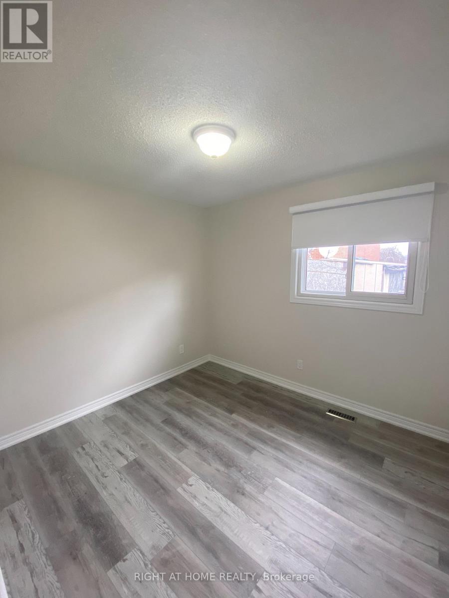 118 Avening Drive, Toronto, Ontario  M9V 4E6 - Photo 7 - W12436605