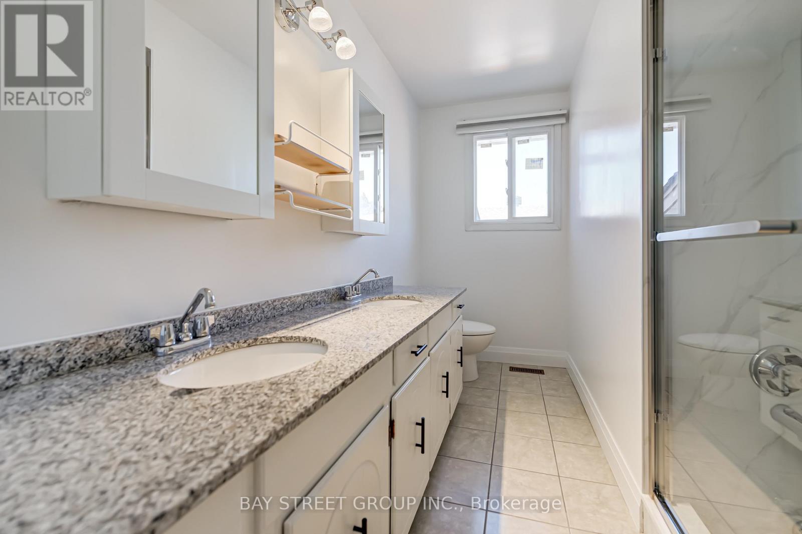 3420 Charmaine Heights, Mississauga, Ontario  L5A 3C1 - Photo 36 - W12436611