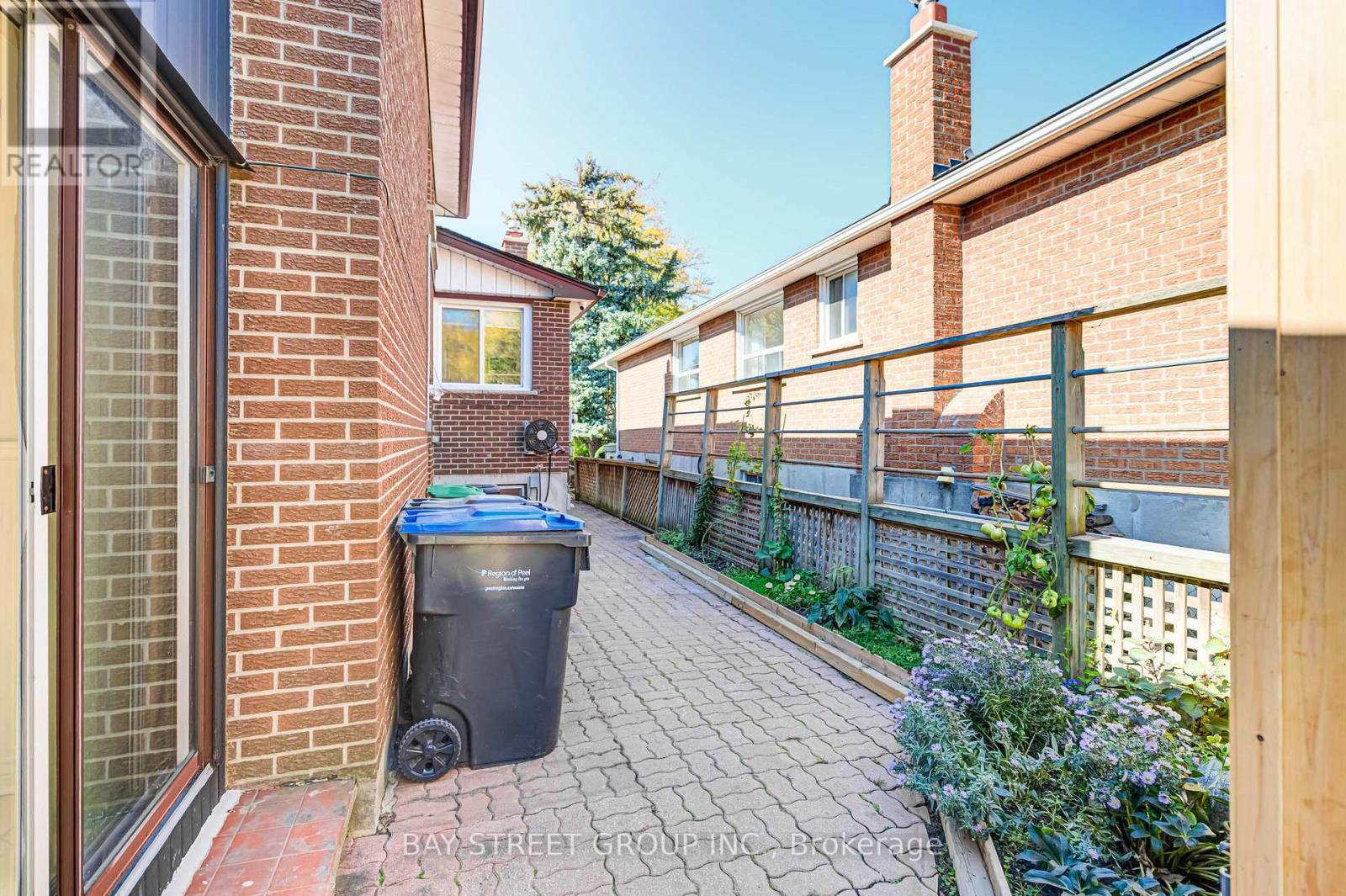 3420 Charmaine Heights, Mississauga, Ontario  L5A 3C1 - Photo 47 - W12436611