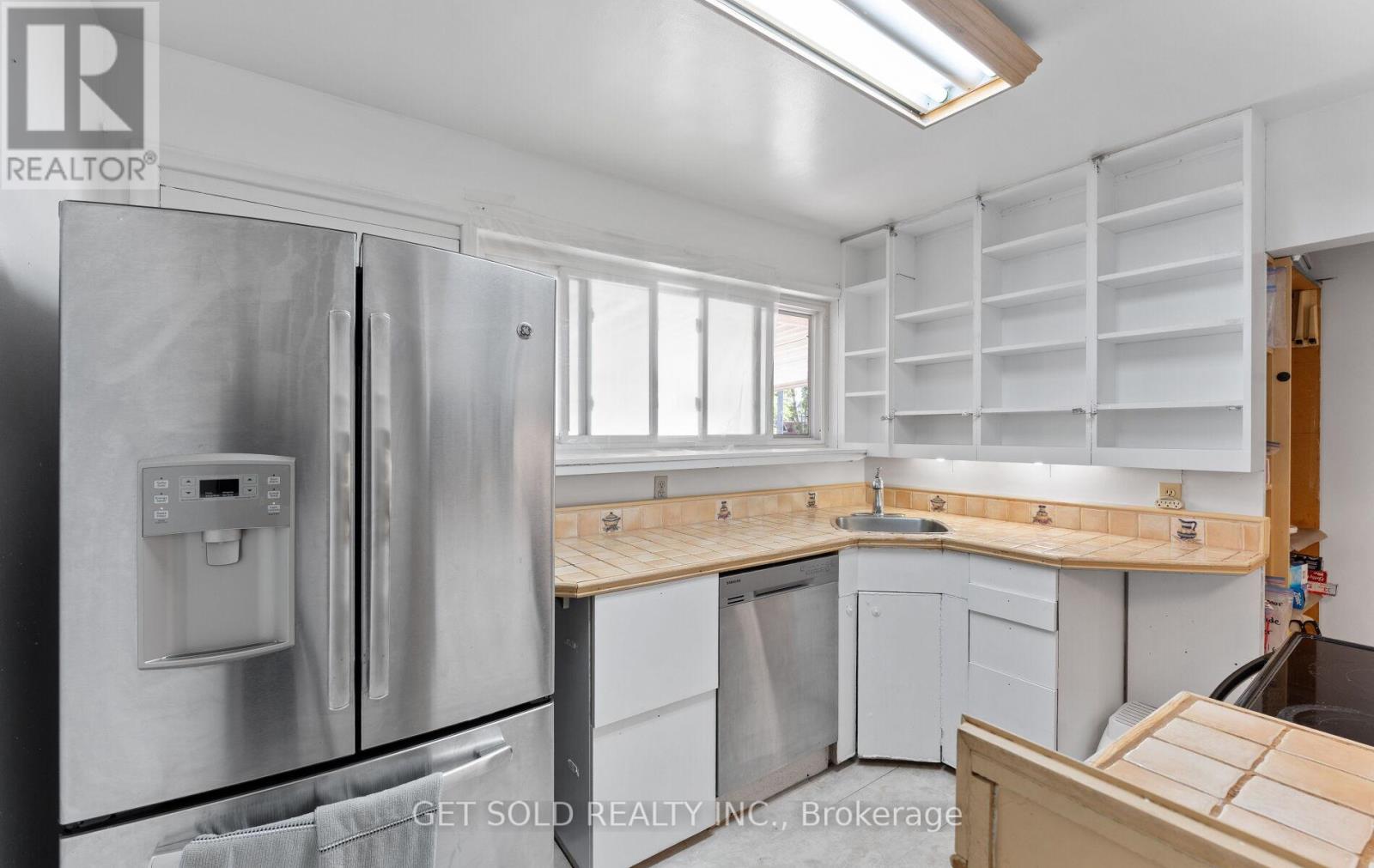 39 Pakenham Drive, Toronto, Ontario  M9W 4B2 - Photo 12 - W12436619
