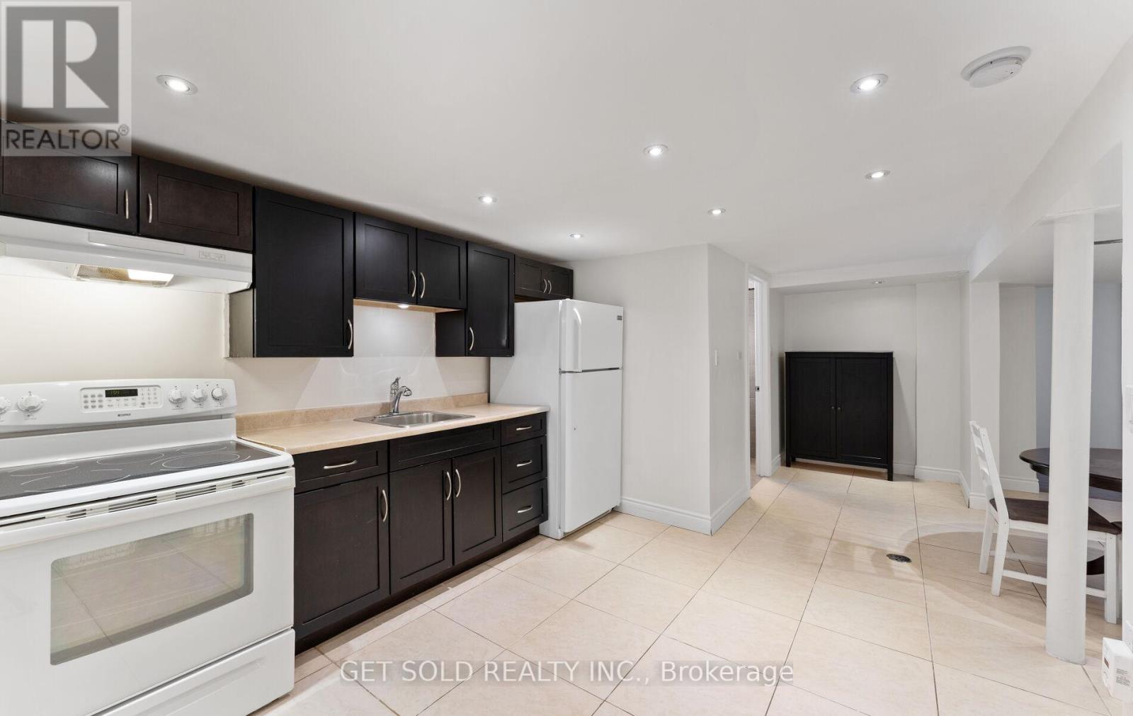 39 Pakenham Drive, Toronto, Ontario  M9W 4B2 - Photo 23 - W12436619