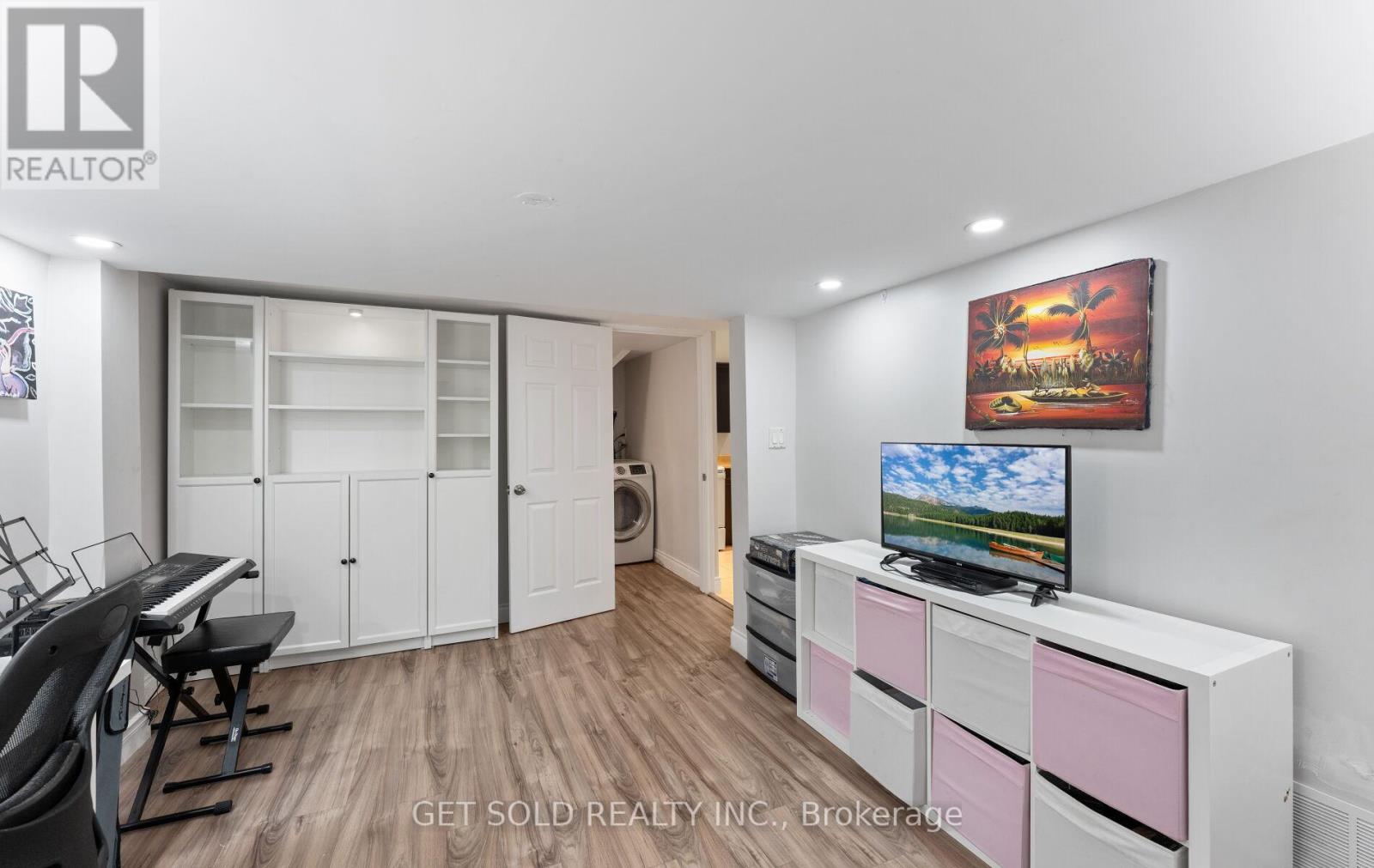 39 Pakenham Drive, Toronto, Ontario  M9W 4B2 - Photo 28 - W12436619