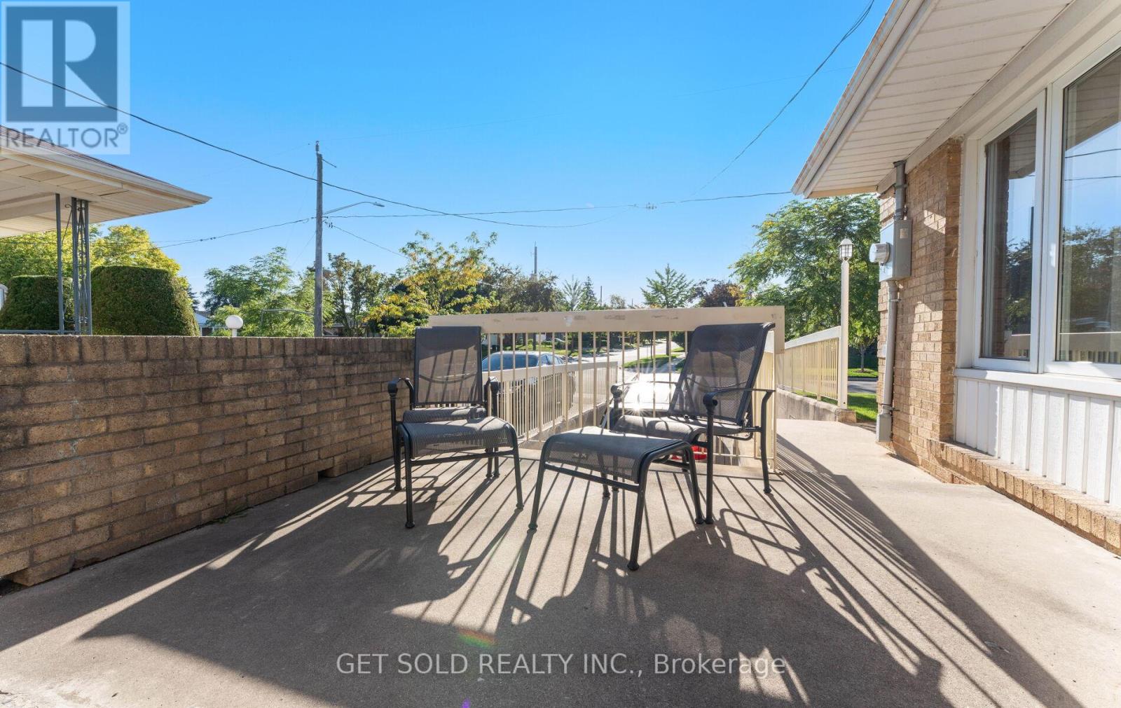 39 Pakenham Drive, Toronto, Ontario  M9W 4B2 - Photo 38 - W12436619