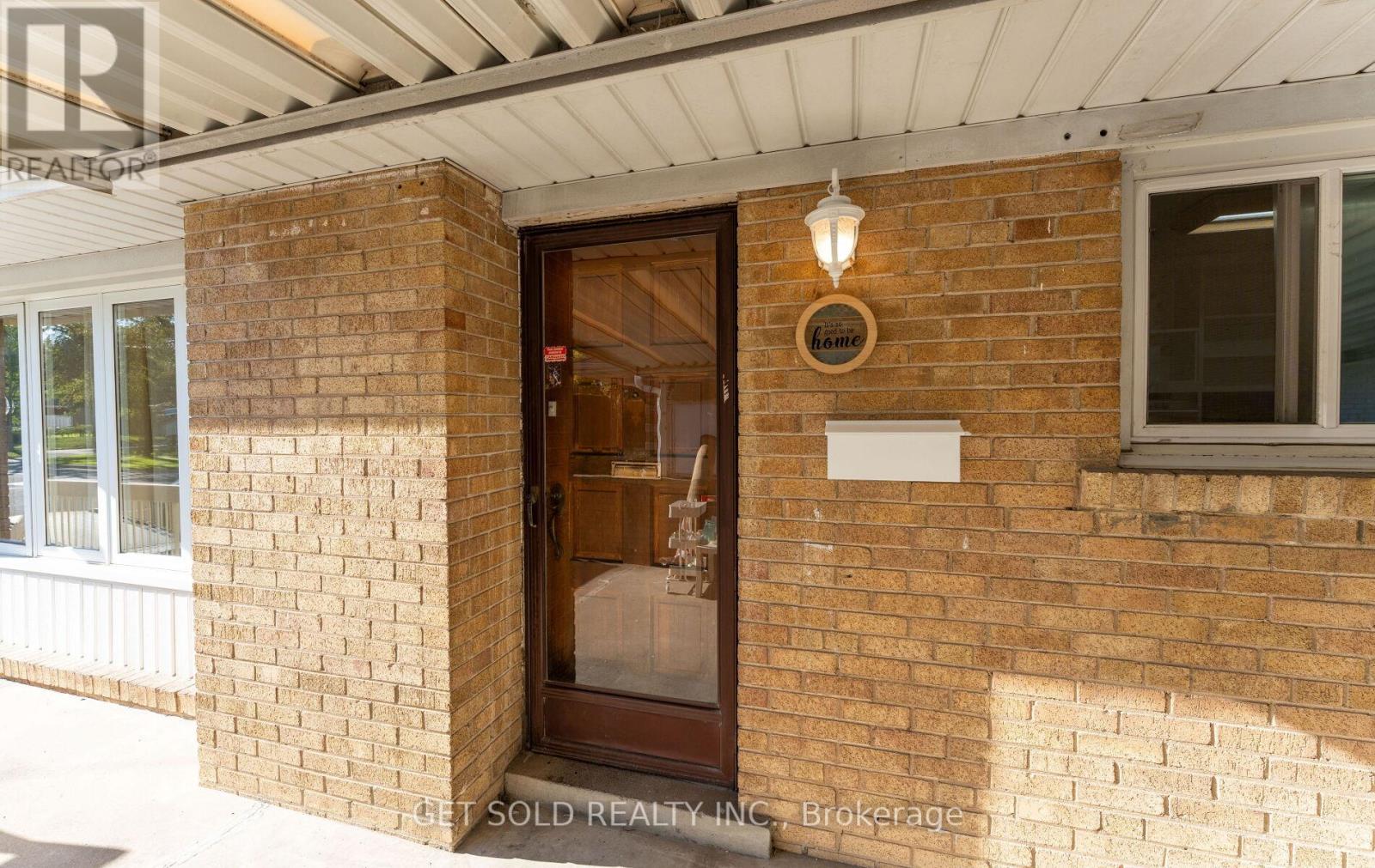 39 Pakenham Drive, Toronto, Ontario  M9W 4B2 - Photo 4 - W12436619