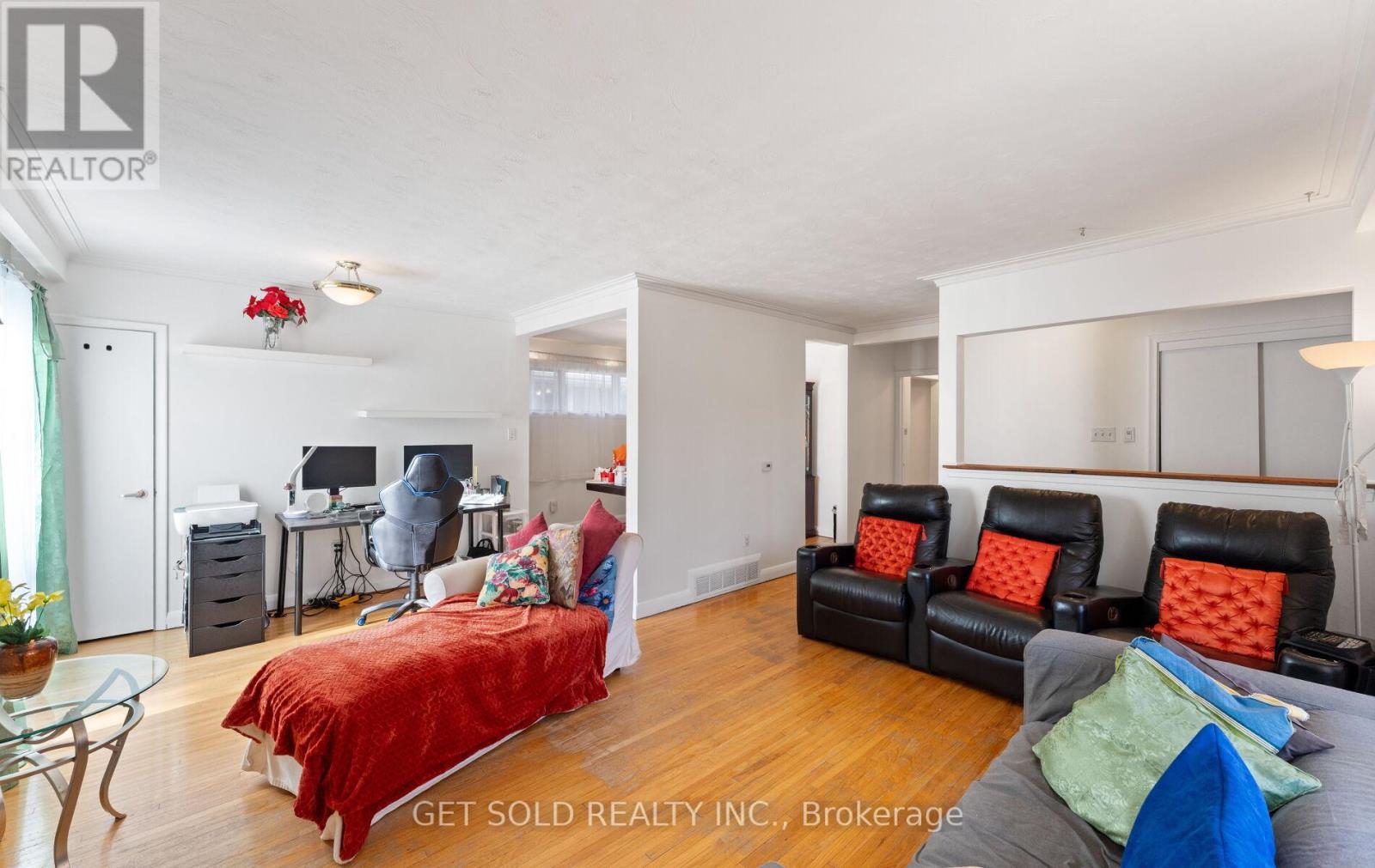 39 Pakenham Drive, Toronto, Ontario  M9W 4B2 - Photo 8 - W12436619