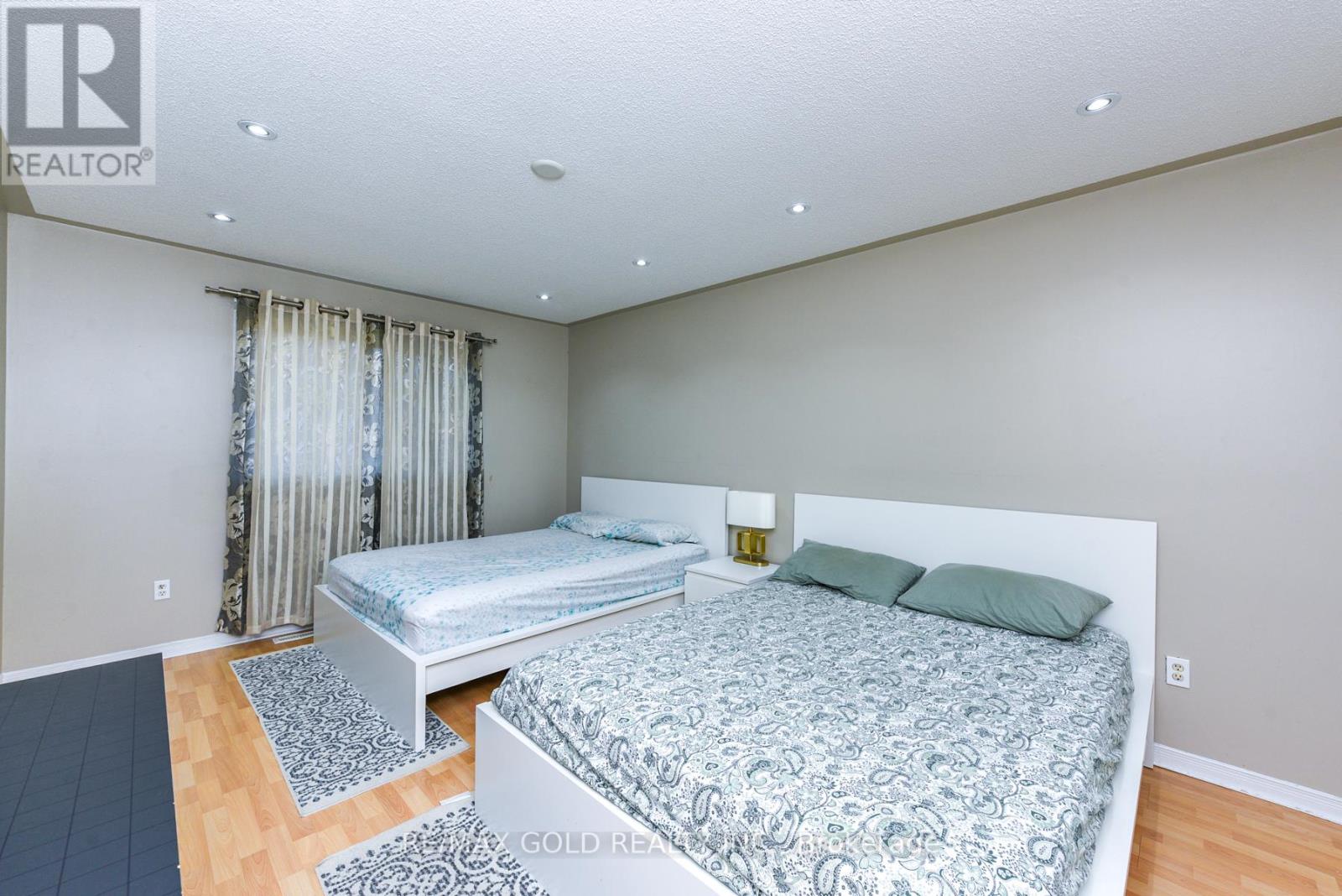 124 Starhill Crescent, Brampton, Ontario  L6R 2P8 - Photo 17 - W12436621