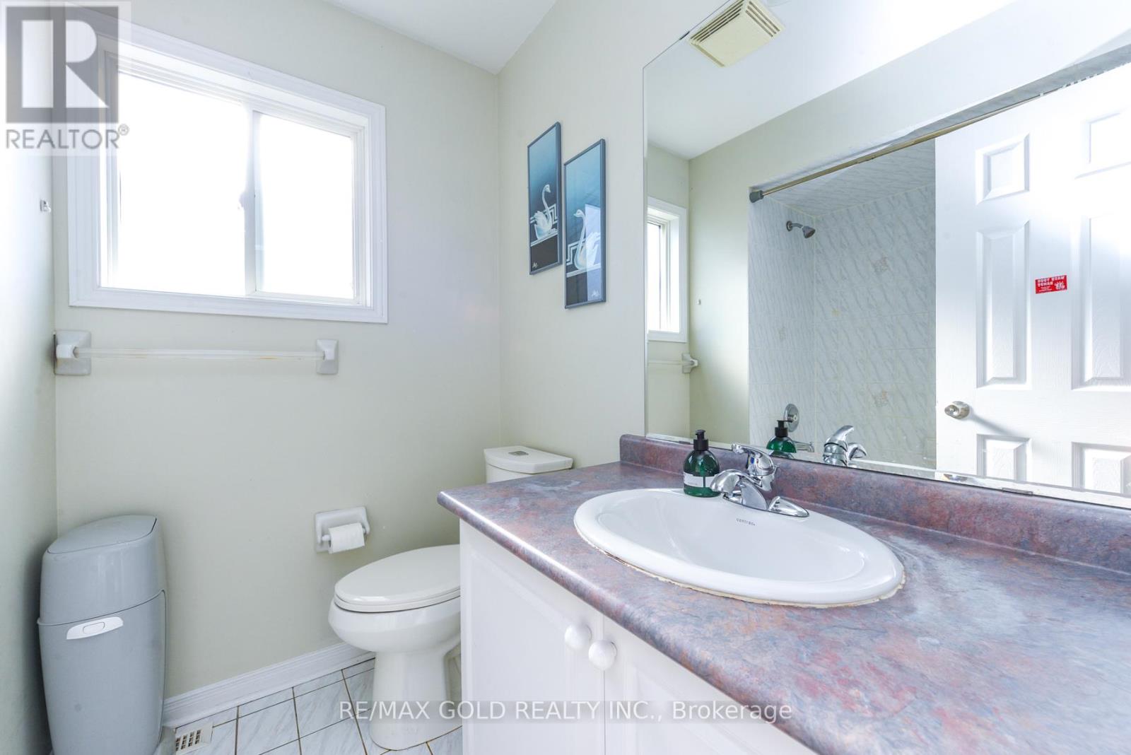 124 Starhill Crescent, Brampton, Ontario  L6R 2P8 - Photo 22 - W12436621