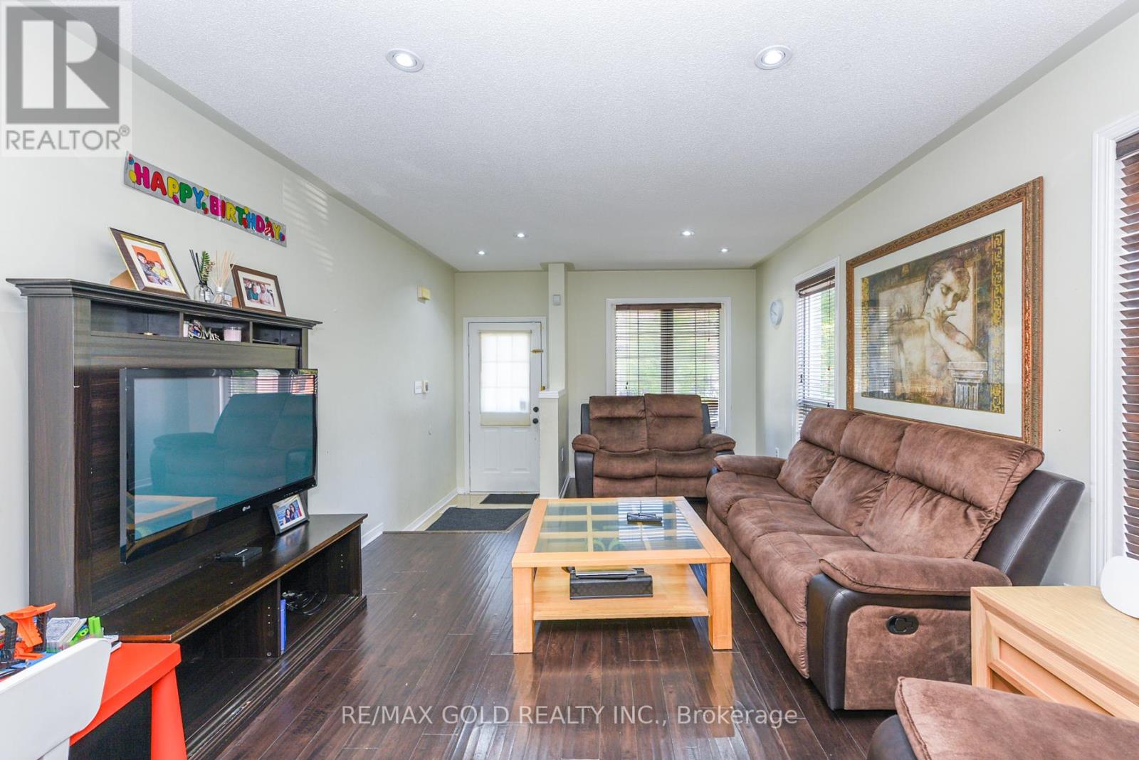 124 Starhill Crescent, Brampton, Ontario  L6R 2P8 - Photo 5 - W12436621