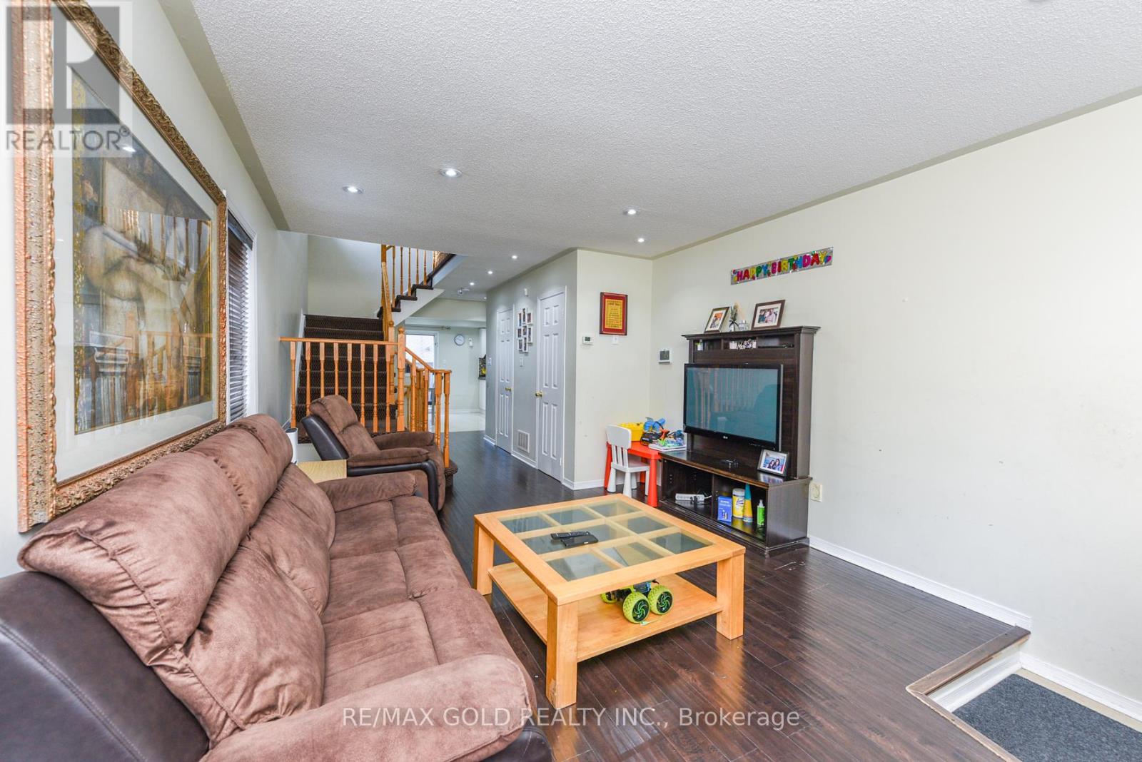 124 Starhill Crescent, Brampton, Ontario  L6R 2P8 - Photo 7 - W12436621