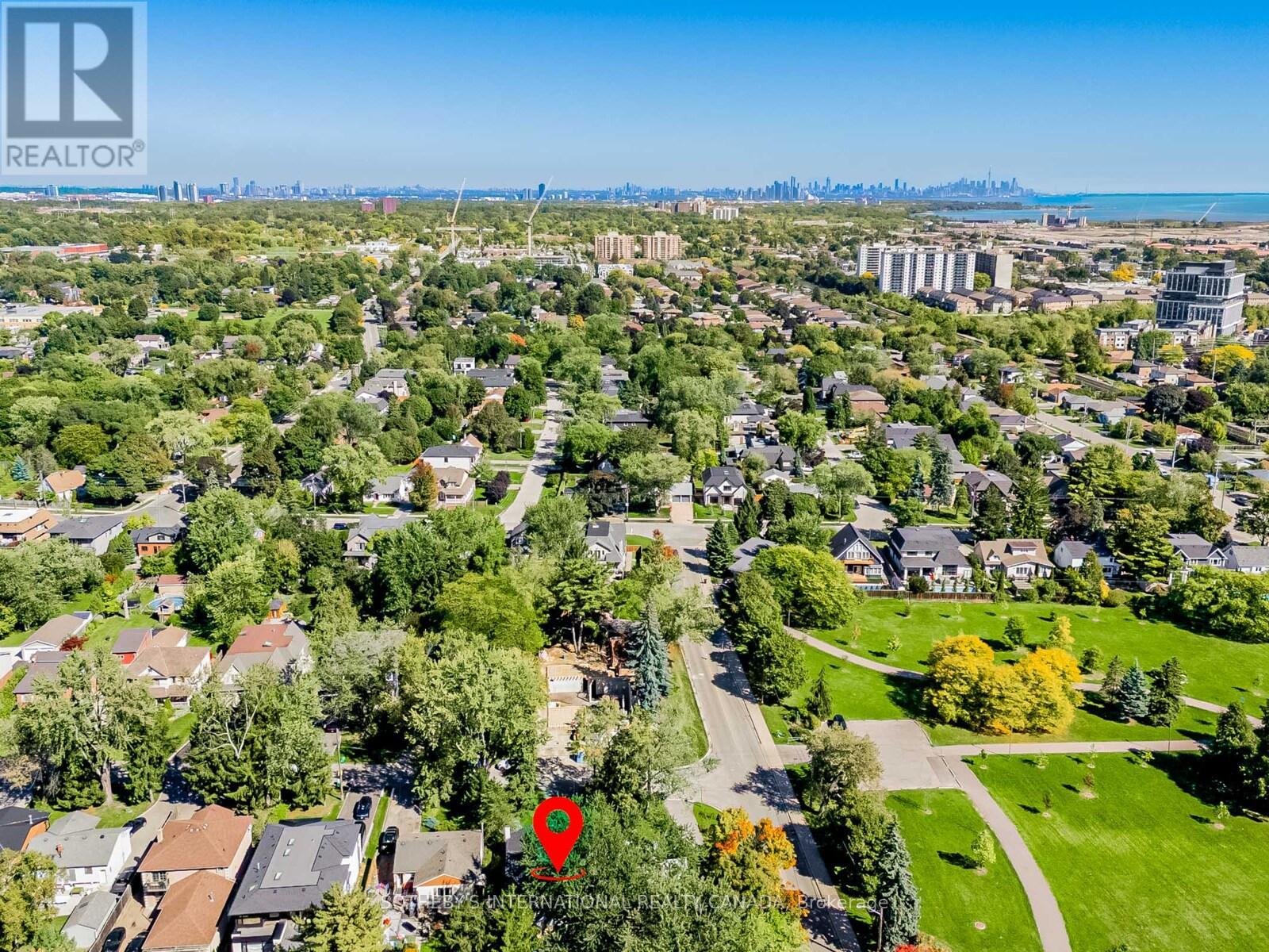 1218 Lakebreeze Drive, Mississauga, Ontario  L5G 3W6 - Photo 11 - W12436661