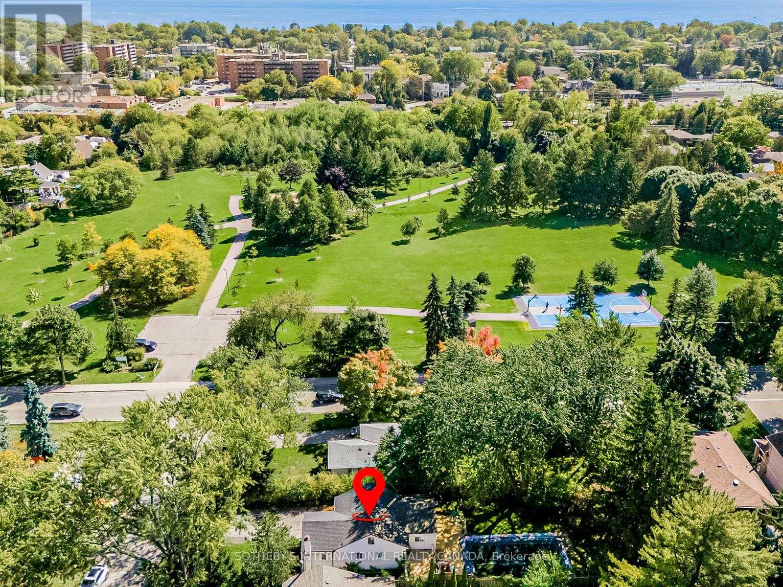 1218 Lakebreeze Drive, Mississauga, Ontario  L5G 3W6 - Photo 12 - W12436661