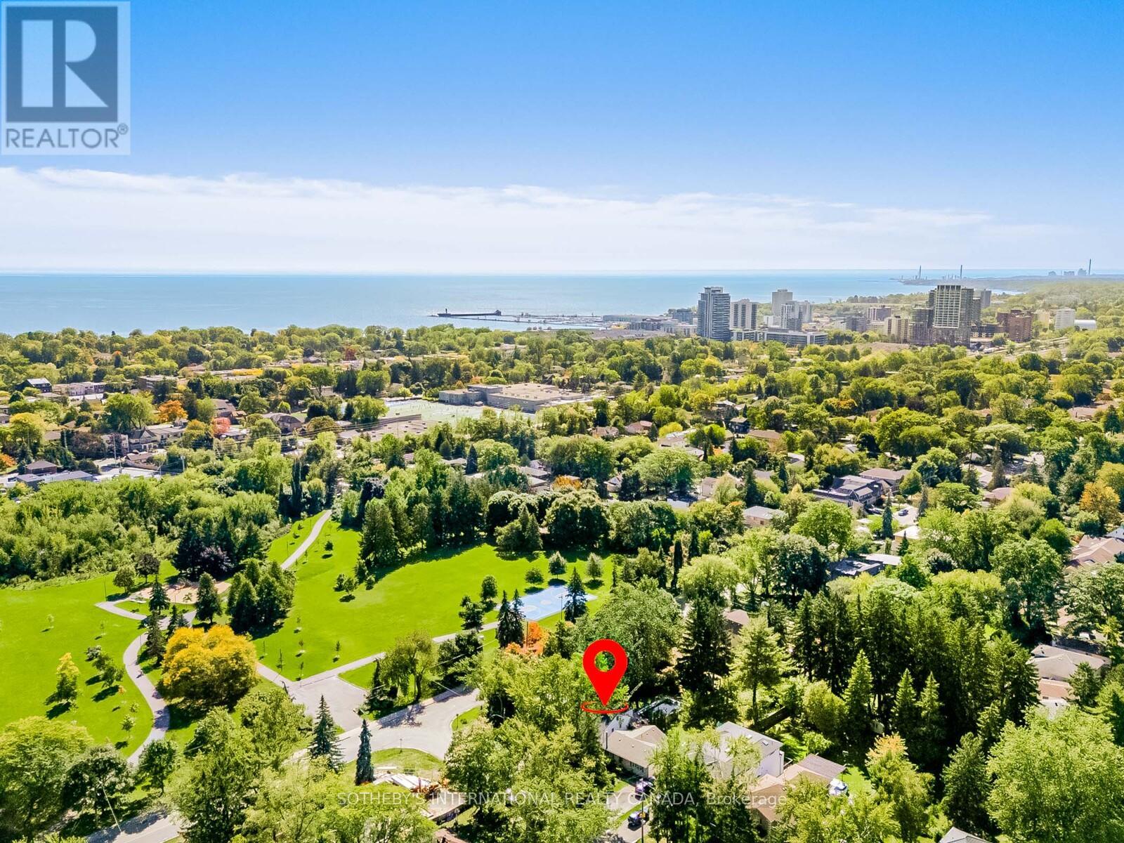 1218 Lakebreeze Drive, Mississauga, Ontario  L5G 3W6 - Photo 14 - W12436661