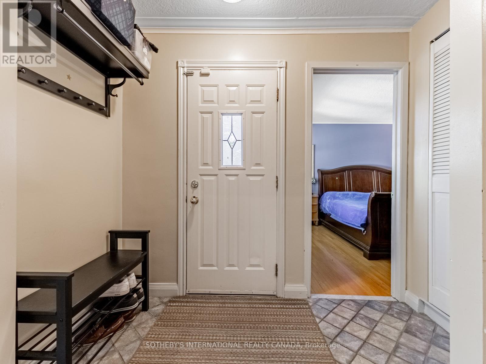 1218 Lakebreeze Drive, Mississauga, Ontario  L5G 3W6 - Photo 15 - W12436661