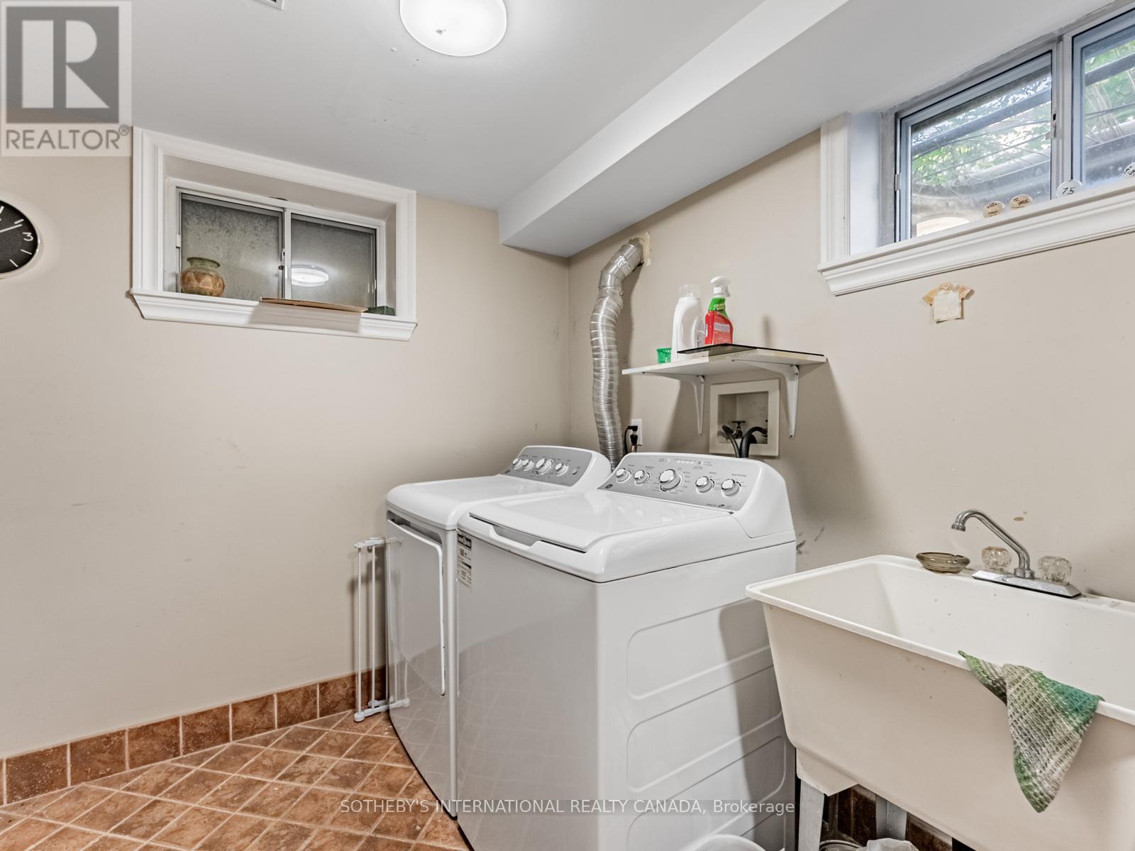 1218 Lakebreeze Drive, Mississauga, Ontario  L5G 3W6 - Photo 28 - W12436661