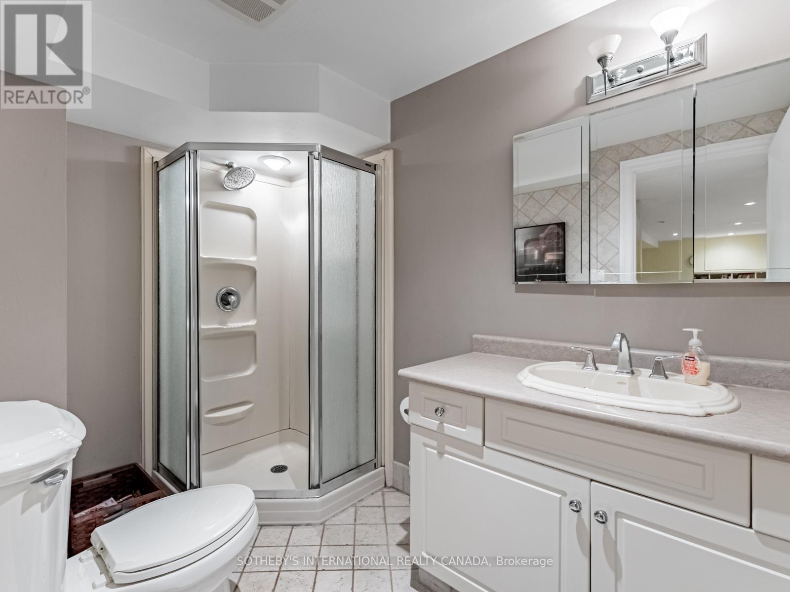 1218 Lakebreeze Drive, Mississauga, Ontario  L5G 3W6 - Photo 29 - W12436661