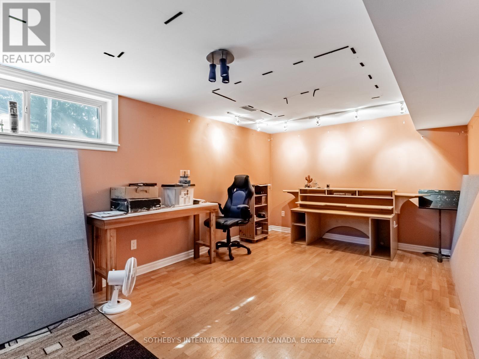 1218 Lakebreeze Drive, Mississauga, Ontario  L5G 3W6 - Photo 30 - W12436661