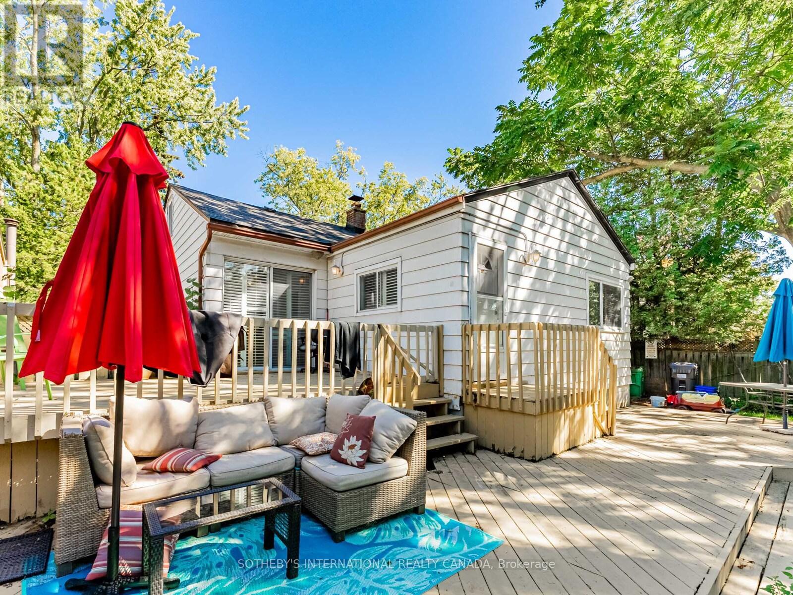 1218 Lakebreeze Drive, Mississauga, Ontario  L5G 3W6 - Photo 6 - W12436661