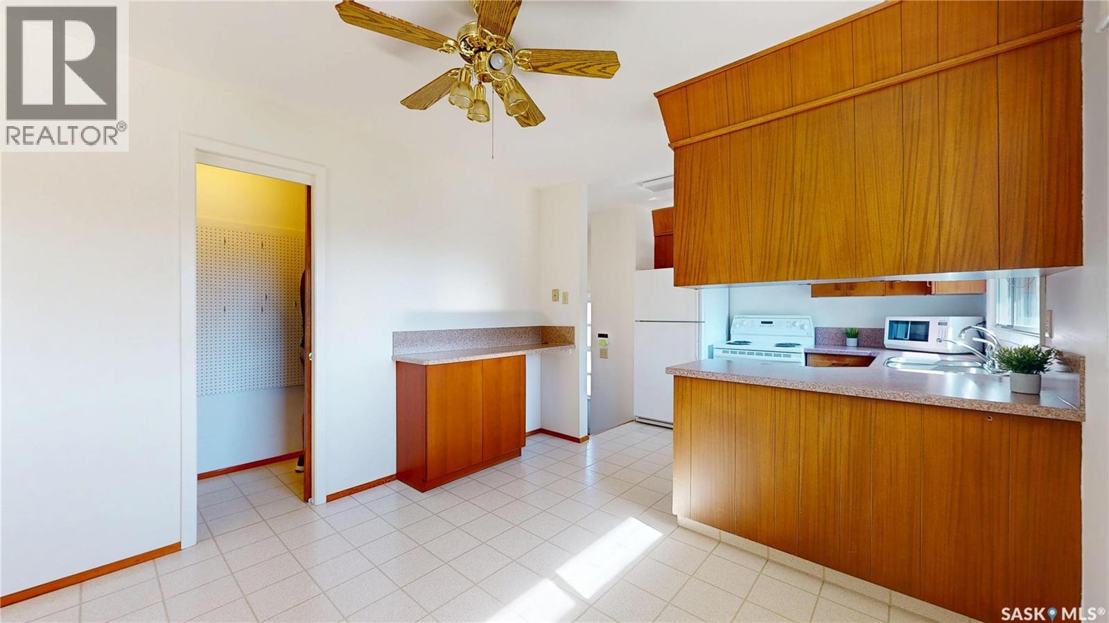 90 Hammond Road, Regina, Saskatchewan  S4R 3C6 - Photo 3 - SK019730