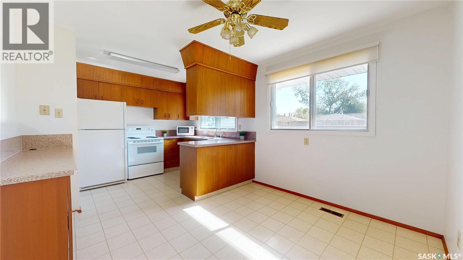 90 Hammond Road, Regina, Saskatchewan  S4R 3C6 - Photo 4 - SK019730