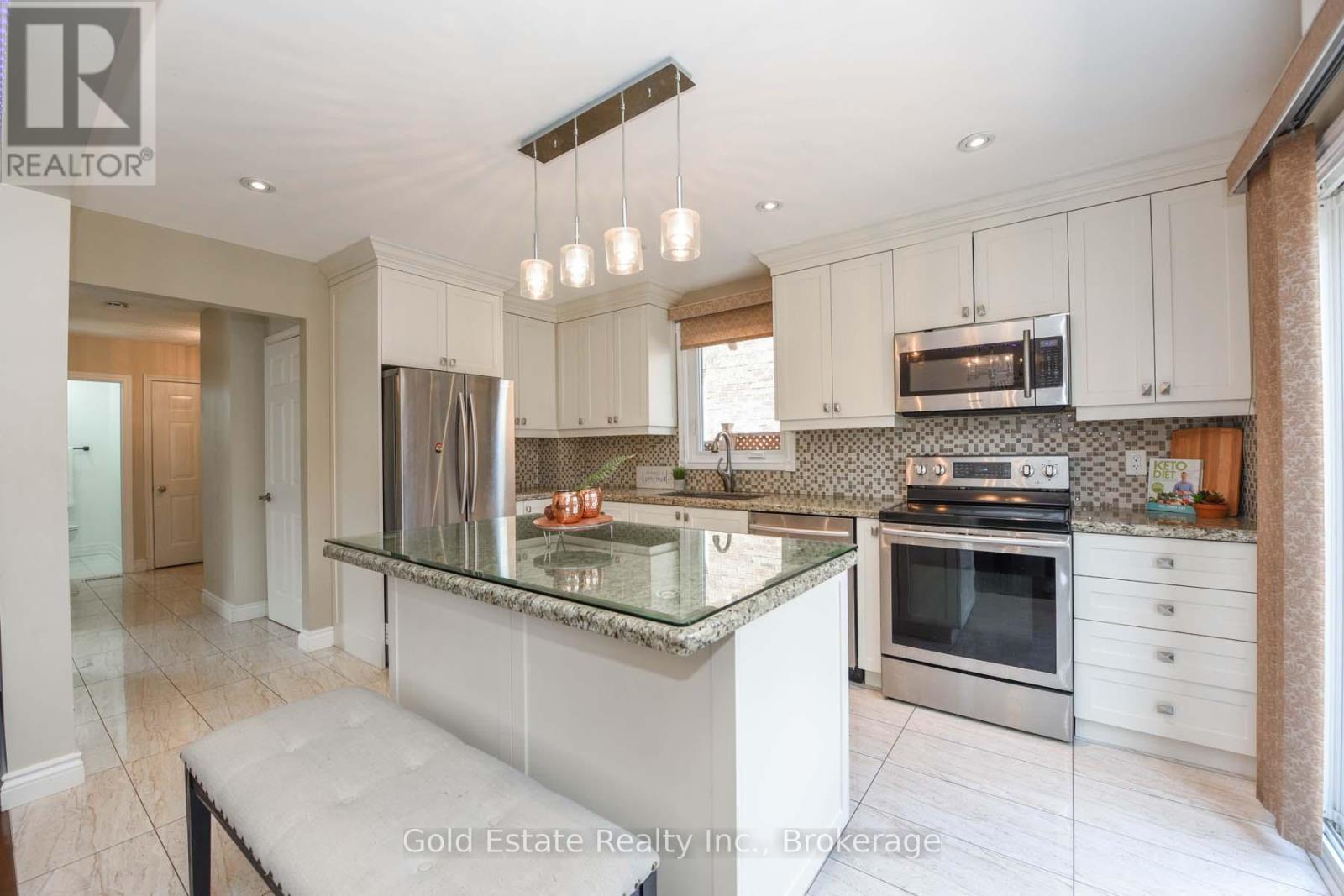 16 Langholm Court, Brampton, Ontario  L6Z 2Y1 - Photo 15 - W12299833