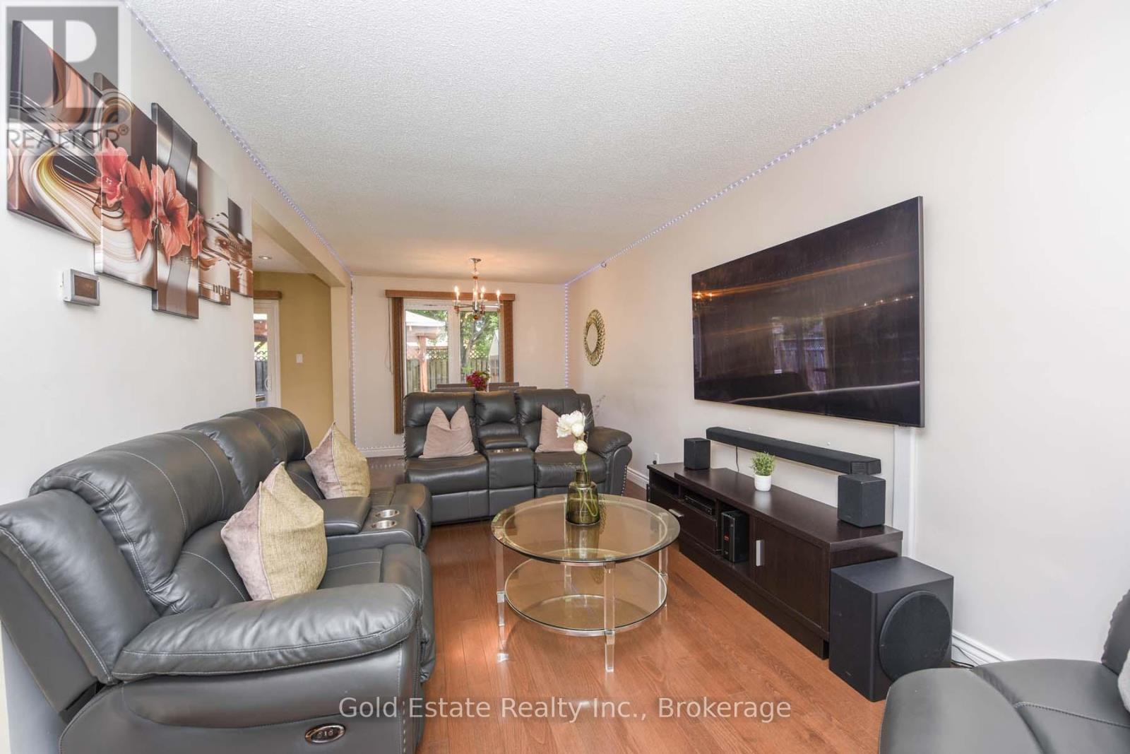 16 Langholm Court, Brampton, Ontario  L6Z 2Y1 - Photo 11 - W12299833