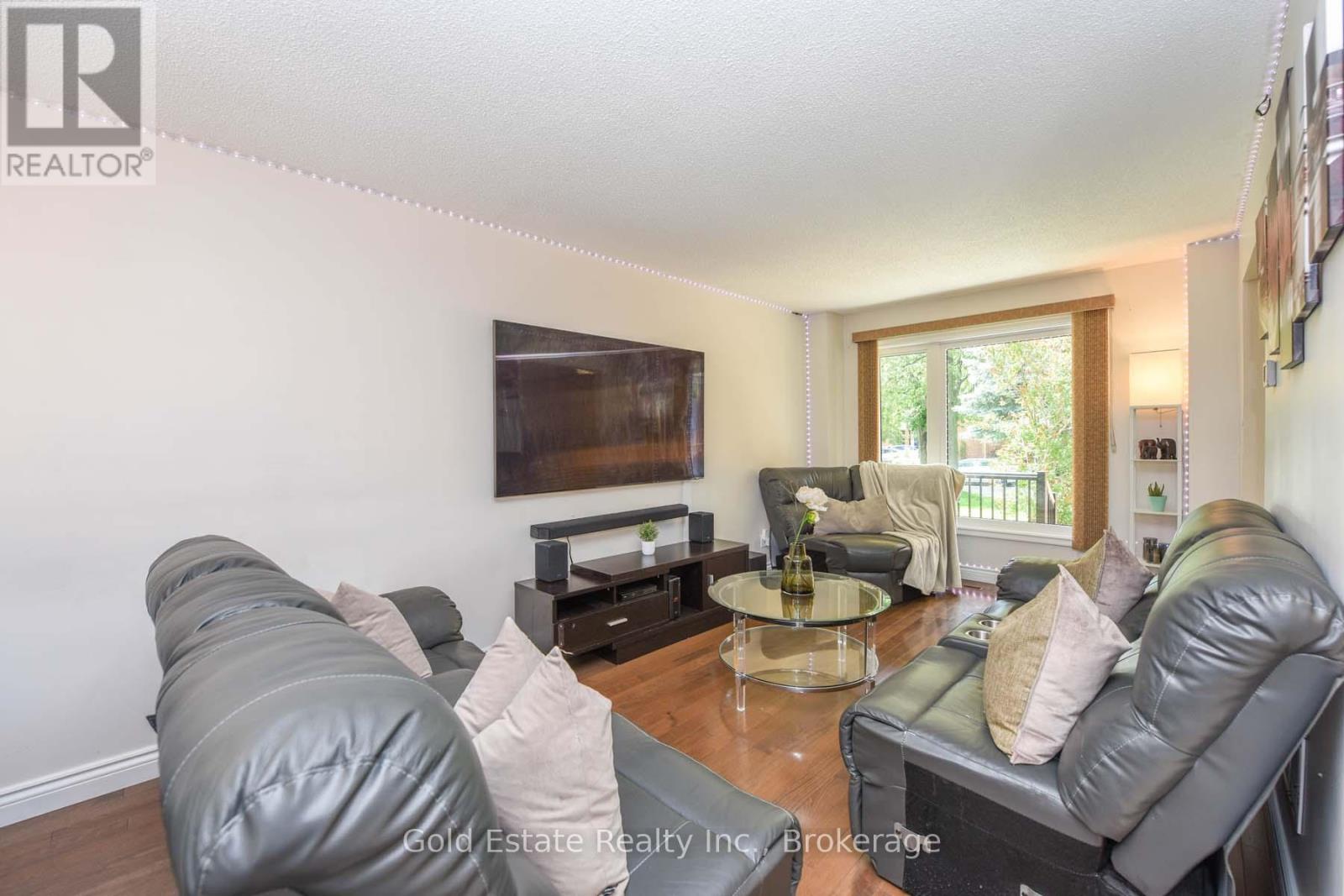 16 Langholm Court, Brampton, Ontario  L6Z 2Y1 - Photo 9 - W12299833