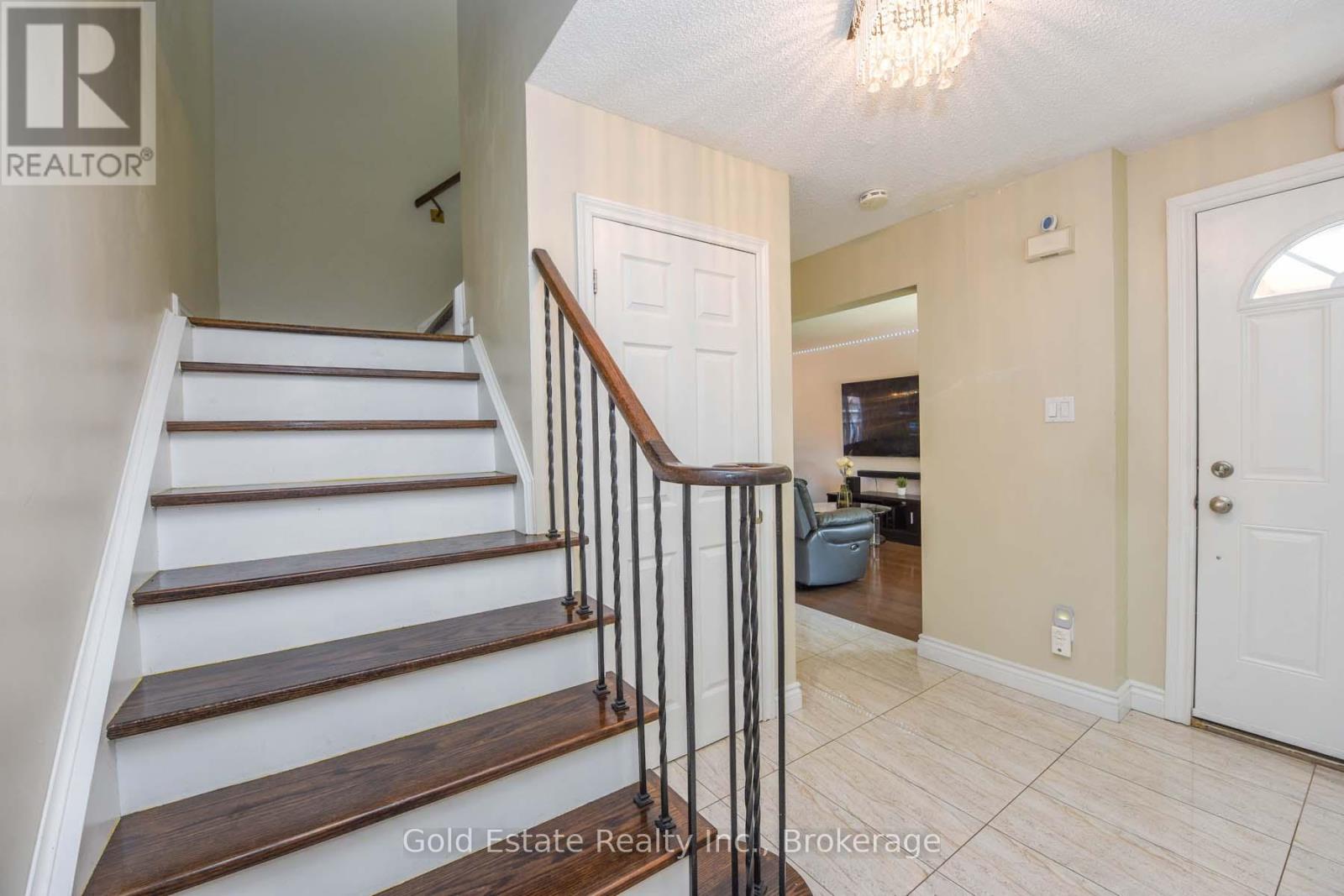 16 Langholm Court, Brampton, Ontario  L6Z 2Y1 - Photo 19 - W12299833