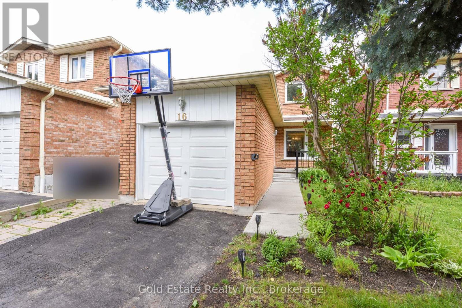 16 Langholm Court, Brampton, Ontario  L6Z 2Y1 - Photo 3 - W12299833