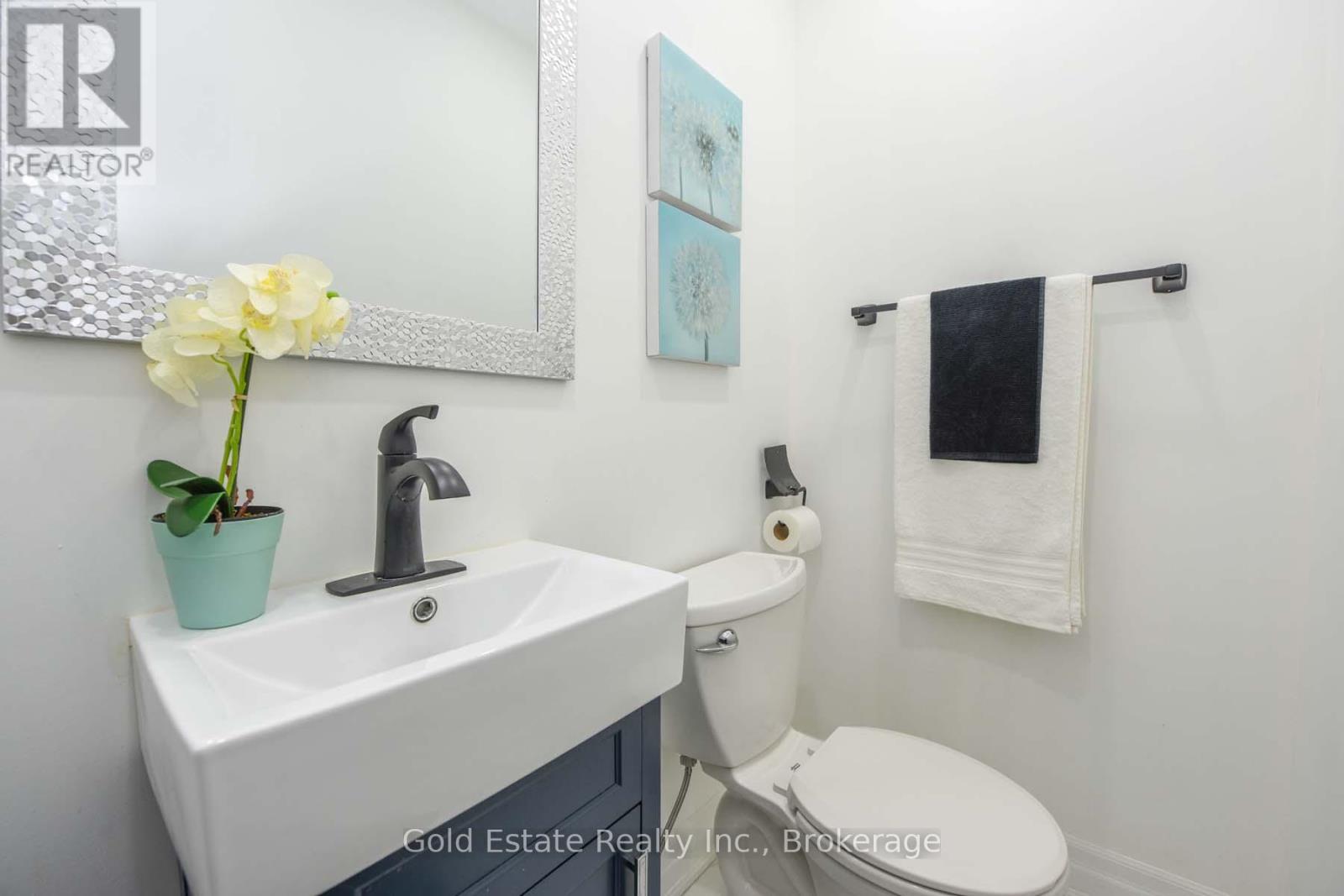 16 Langholm Court, Brampton, Ontario  L6Z 2Y1 - Photo 7 - W12299833