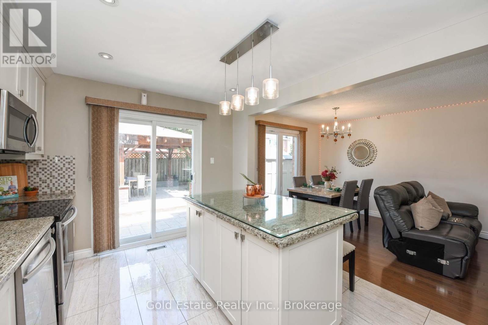 16 Langholm Court, Brampton, Ontario  L6Z 2Y1 - Photo 18 - W12299833