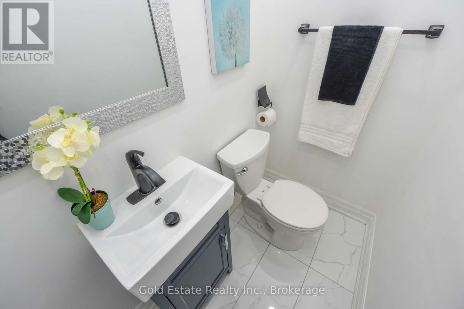 16 Langholm Court, Brampton, Ontario  L6Z 2Y1 - Photo 8 - W12299833