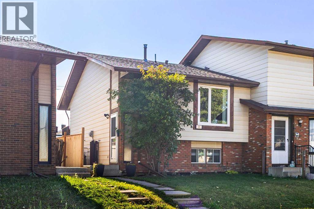 49 Castlebrook Way Ne, Calgary, Alberta  T3J 2A7 - Photo 1 - A2260522