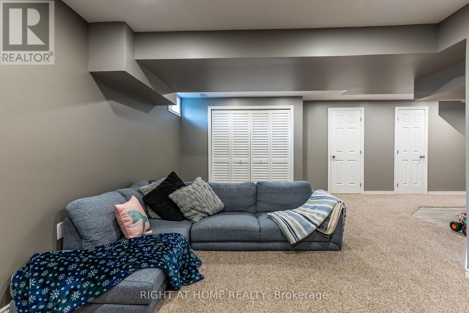 25 Stoneglen Way, Hamilton, Ontario  L0R 1W0 - Photo 27 - X12436630