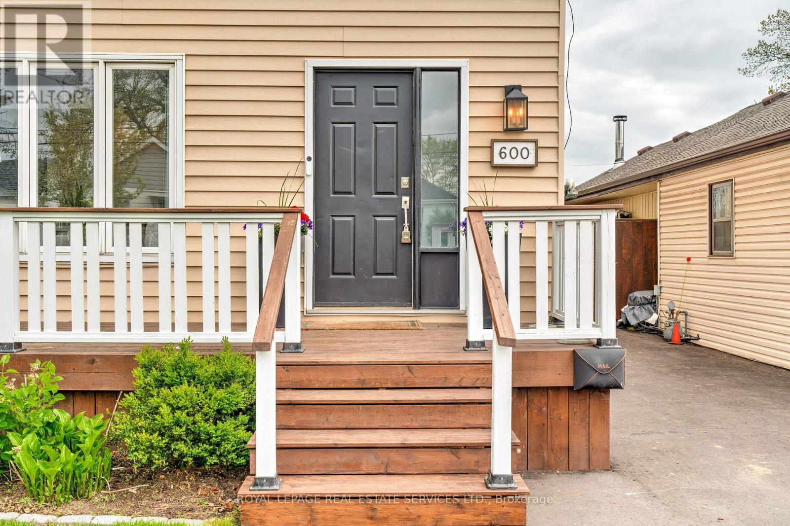 600 Quebec Street, Hamilton, Ontario  L8H 6V4 - Photo 3 - X12436636