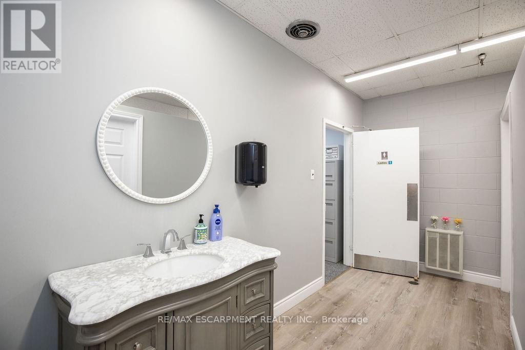 42 Niagara Street, Hamilton, Ontario  L8L 6A2 - Photo 23 - X12436644
