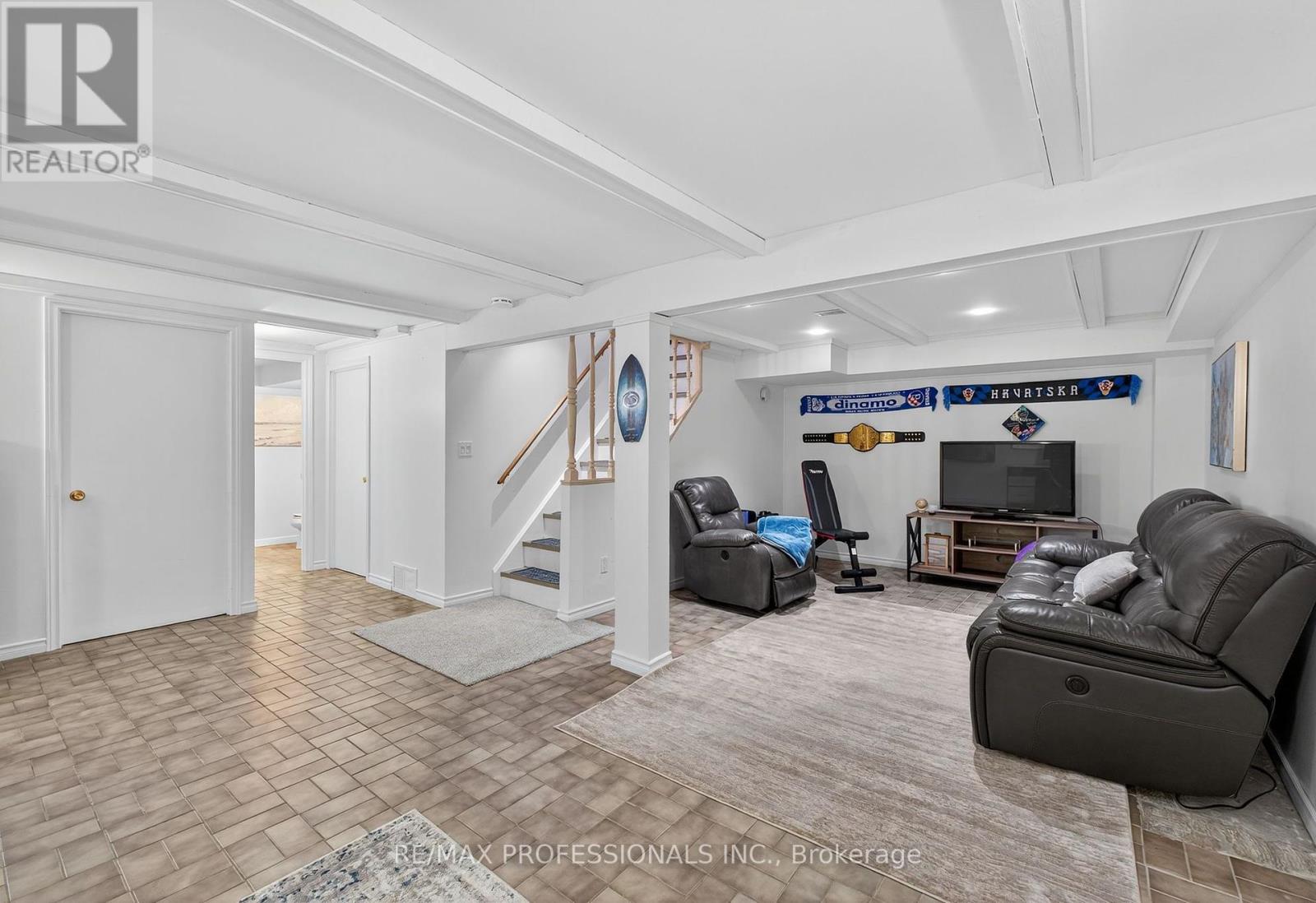 19 Salina Place, Hamilton, Ontario  L8G 4L4 - Photo 37 - X12436648
