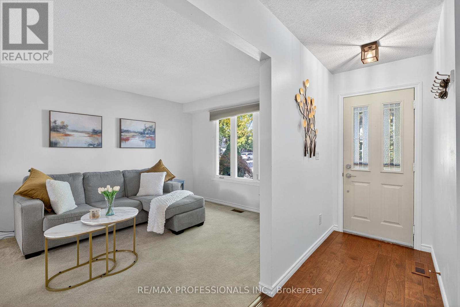 19 Salina Place, Hamilton, Ontario  L8G 4L4 - Photo 5 - X12436648