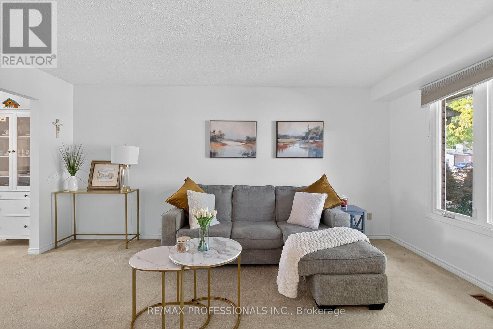19 Salina Place, Hamilton, Ontario  L8G 4L4 - Photo 7 - X12436648