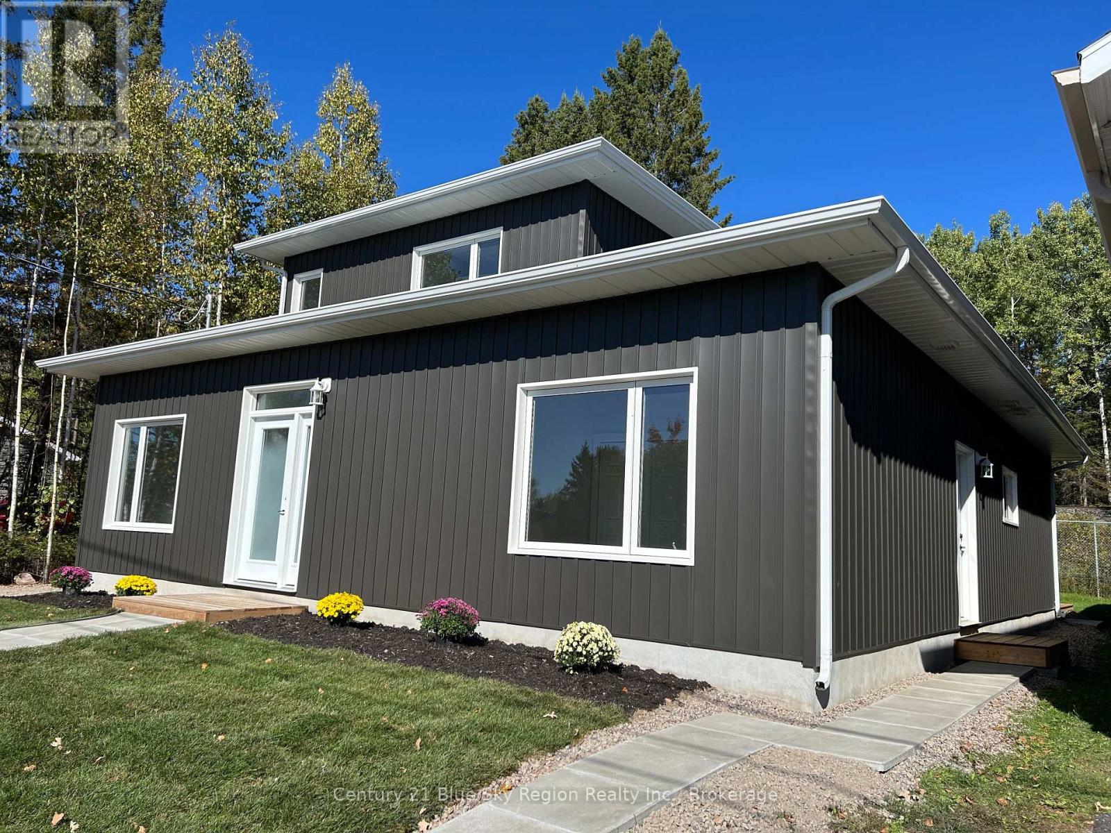 16 Birch Street, Powassan, Ontario  P0H 1Z0 - Photo 2 - X12437076