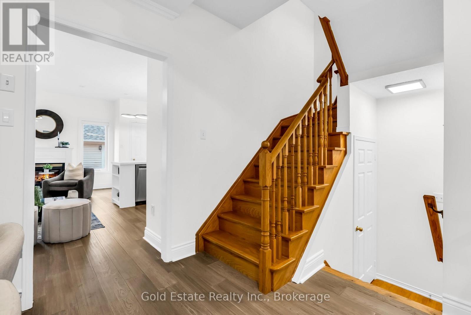 2259 Meadowland Drive N, Oakville, Ontario  L6H 6H3 - Photo 24 - W12411153