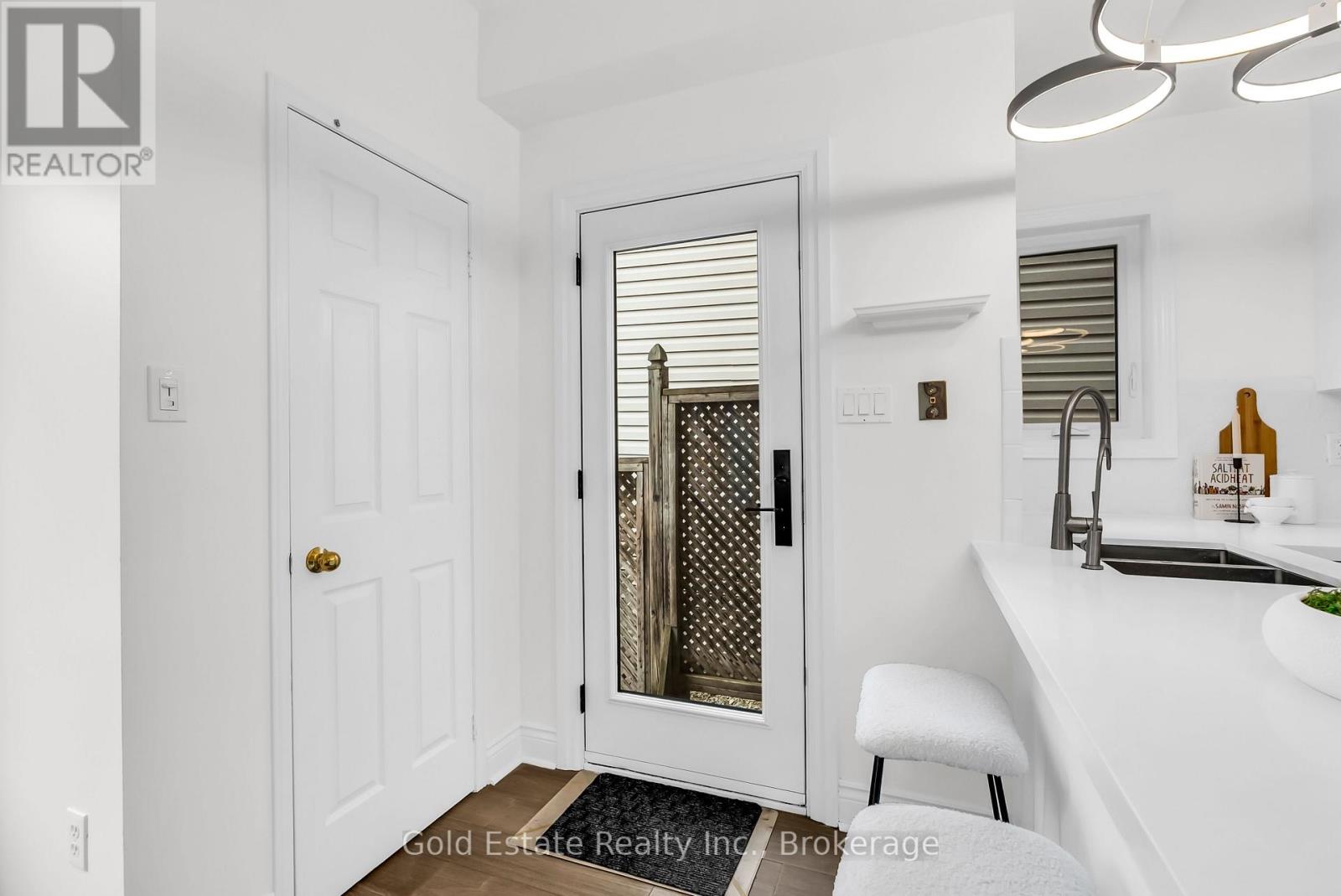 2259 Meadowland Drive N, Oakville, Ontario  L6H 6H3 - Photo 21 - W12411153