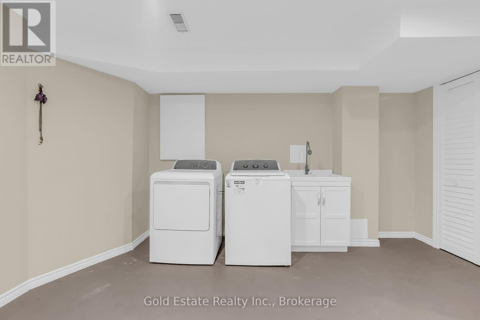 2259 Meadowland Drive N, Oakville, Ontario  L6H 6H3 - Photo 44 - W12411153