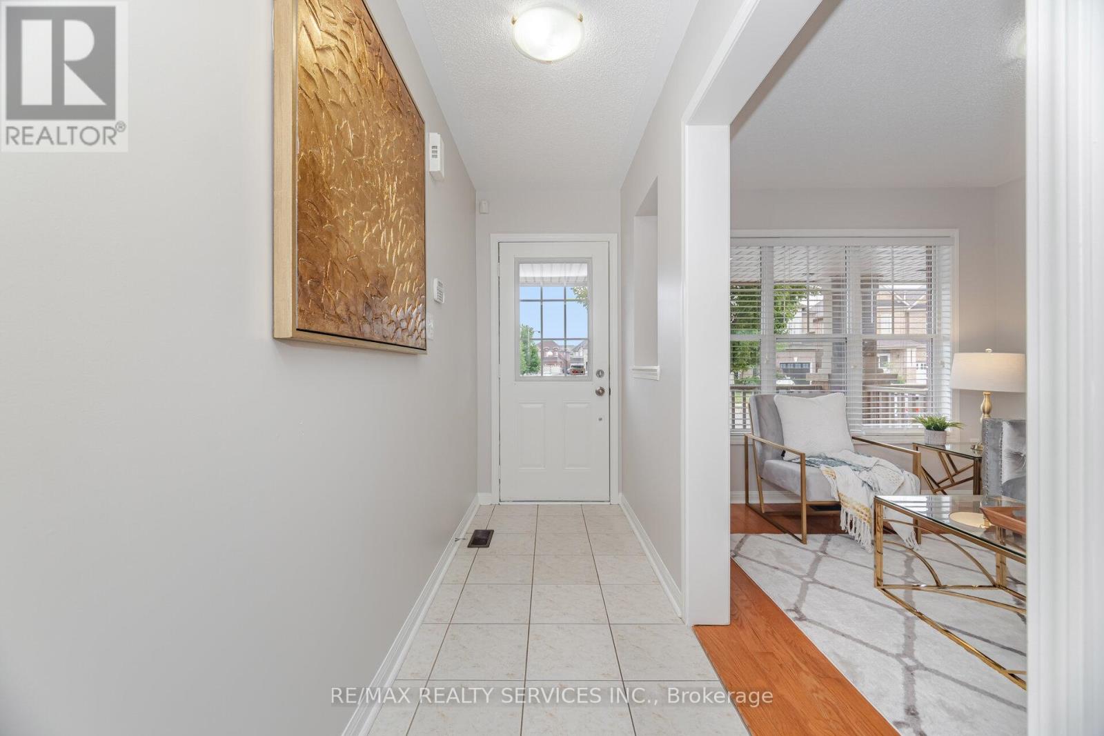 31 Georgian Road, Brampton, Ontario  L6X 0L8 - Photo 6 - W12436604