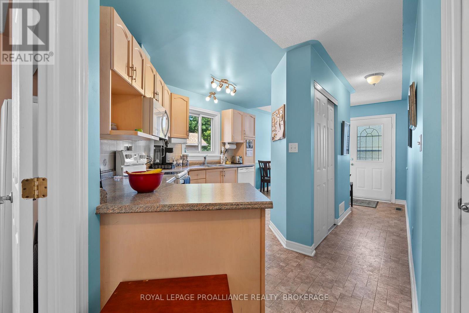 781 Shires Way, Kingston, Ontario  K7M 8X9 - Photo 11 - X12436972