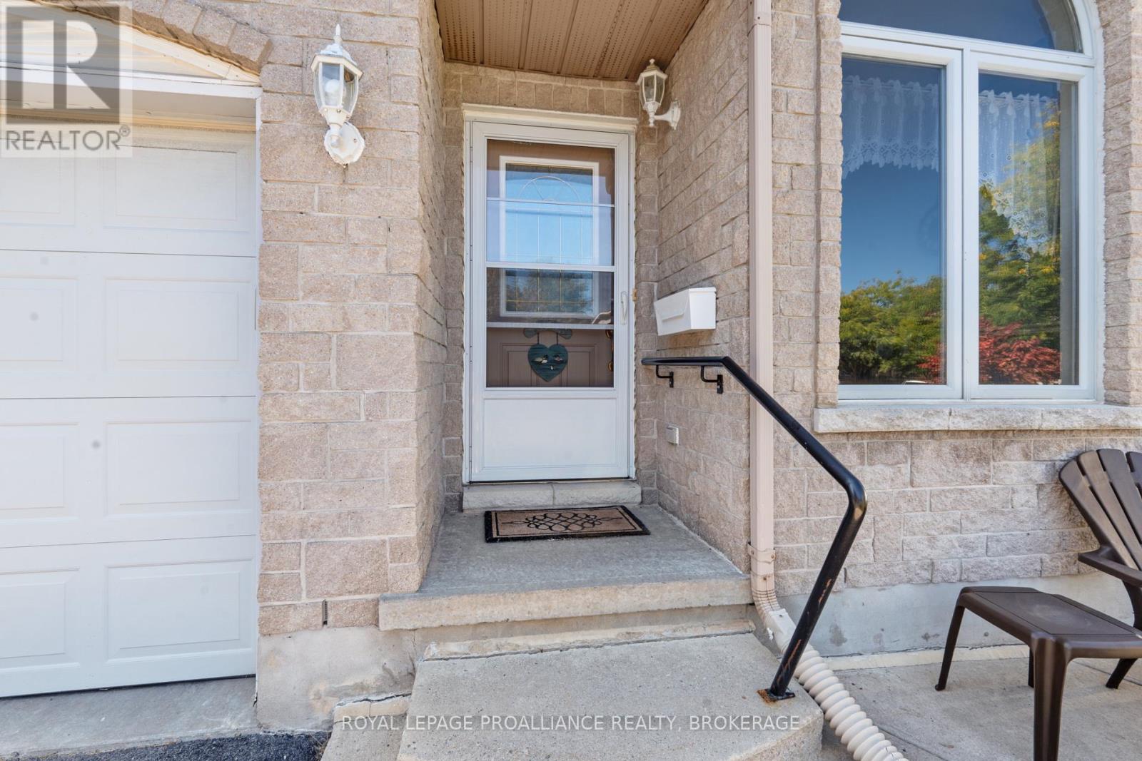 781 Shires Way, Kingston, Ontario  K7M 8X9 - Photo 5 - X12436972