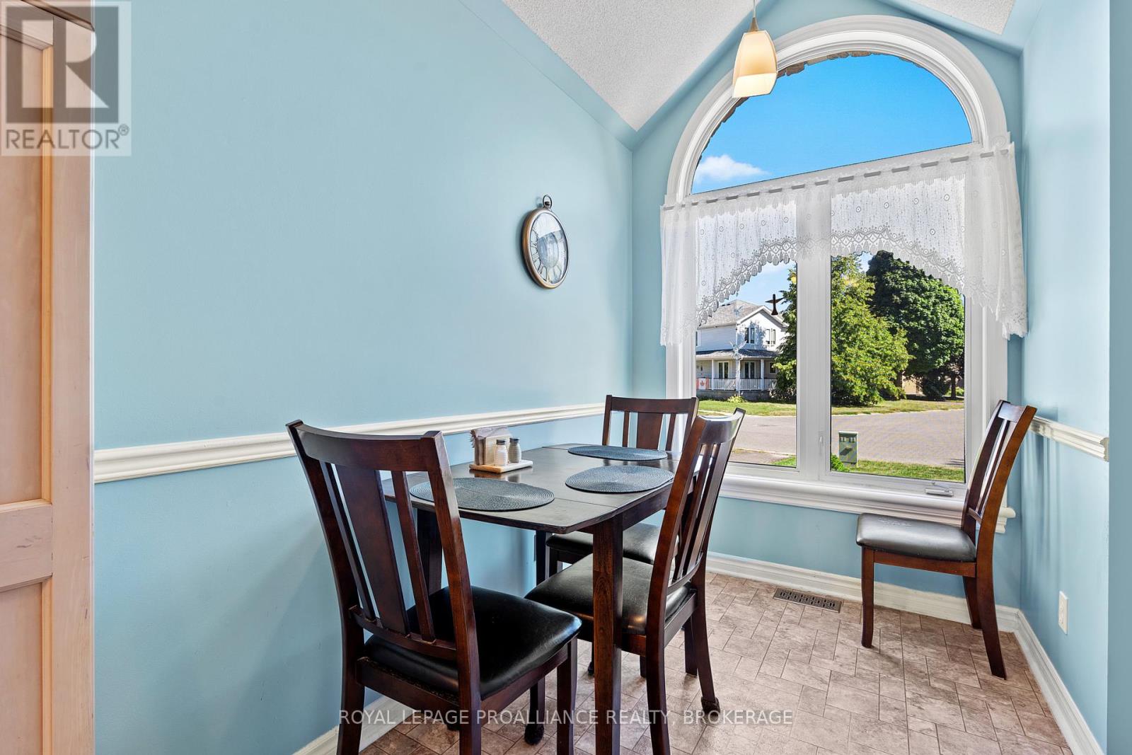 781 Shires Way, Kingston, Ontario  K7M 8X9 - Photo 8 - X12436972